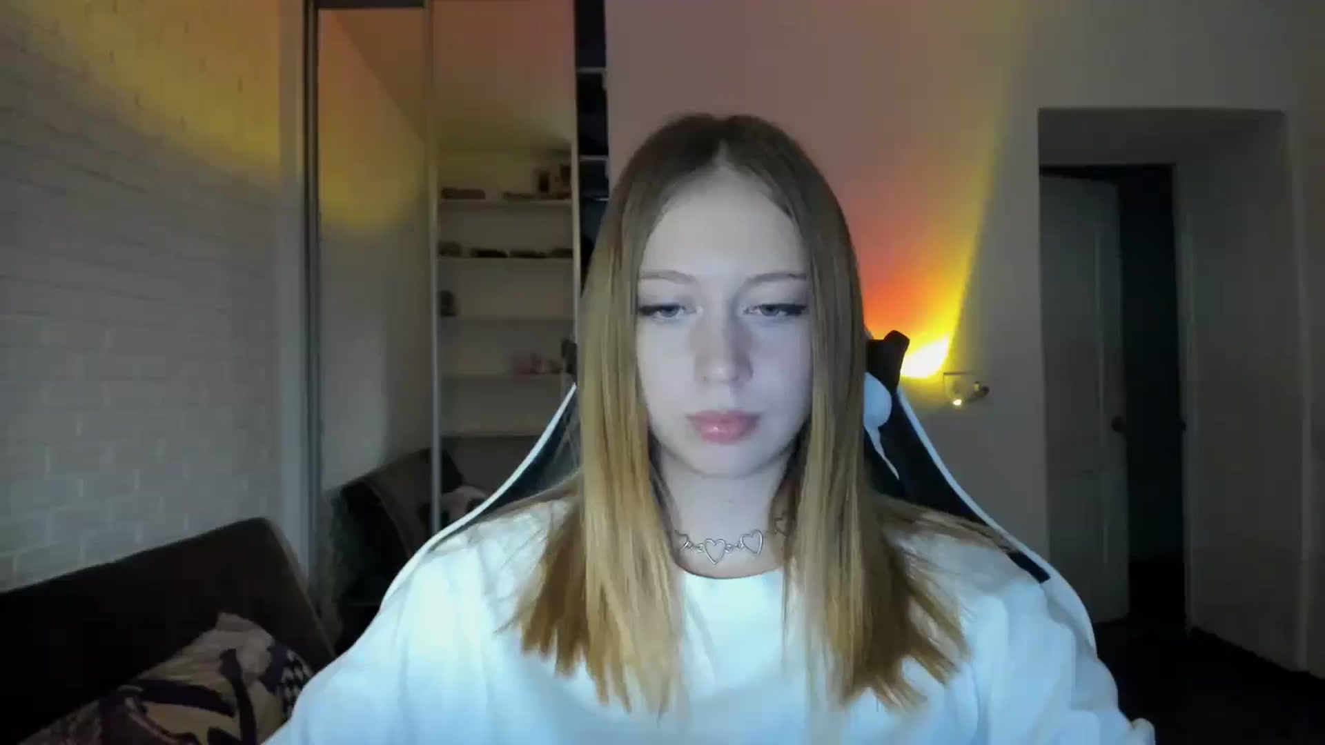 Gallery image thumbnail from RoboSasha's myfreecams stream on, 08/31/2024, 16:22 image 7 of 20