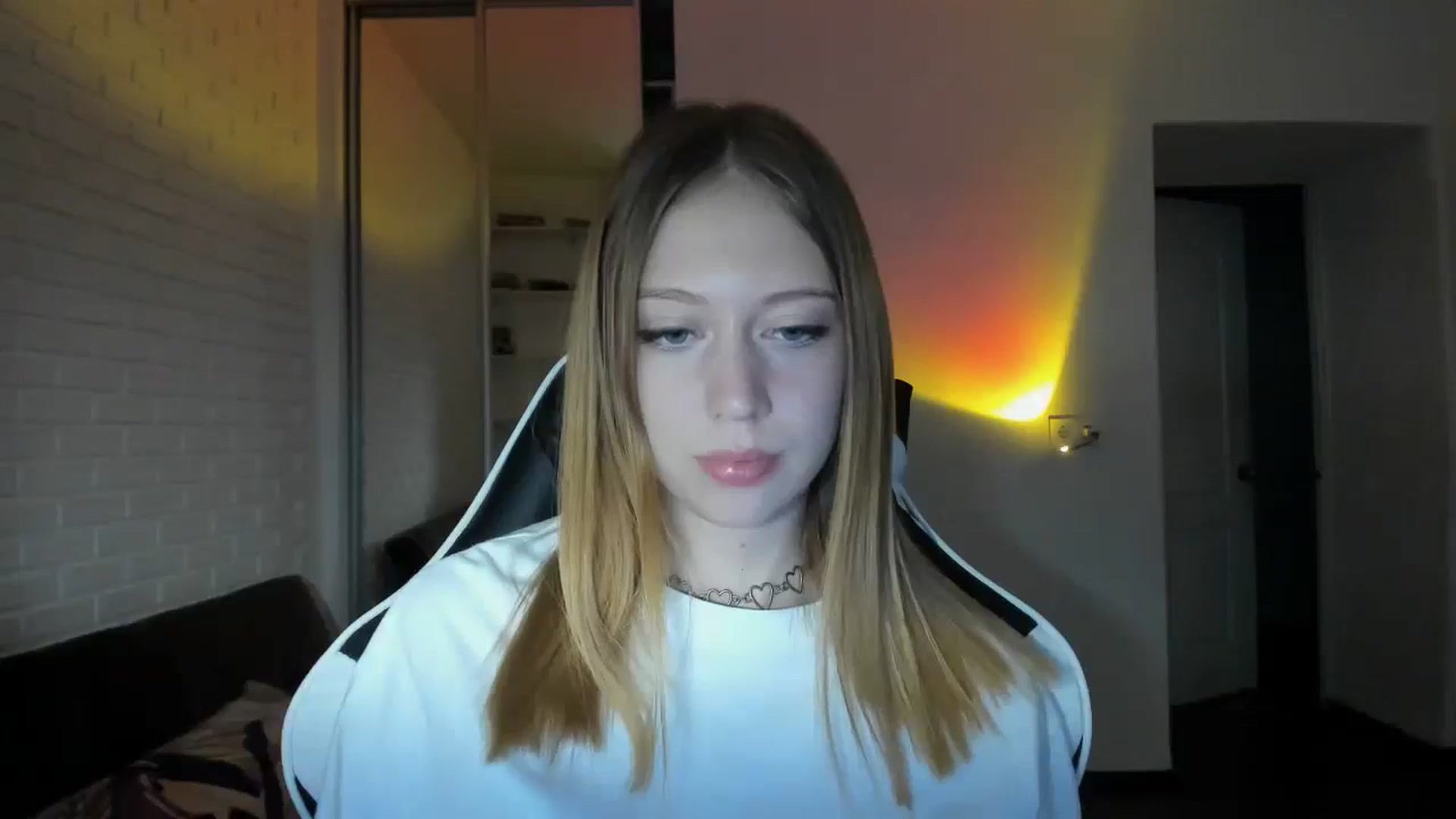 Gallery image thumbnail from RoboSasha's myfreecams stream on, 08/31/2024, 16:22 image 16 of 20