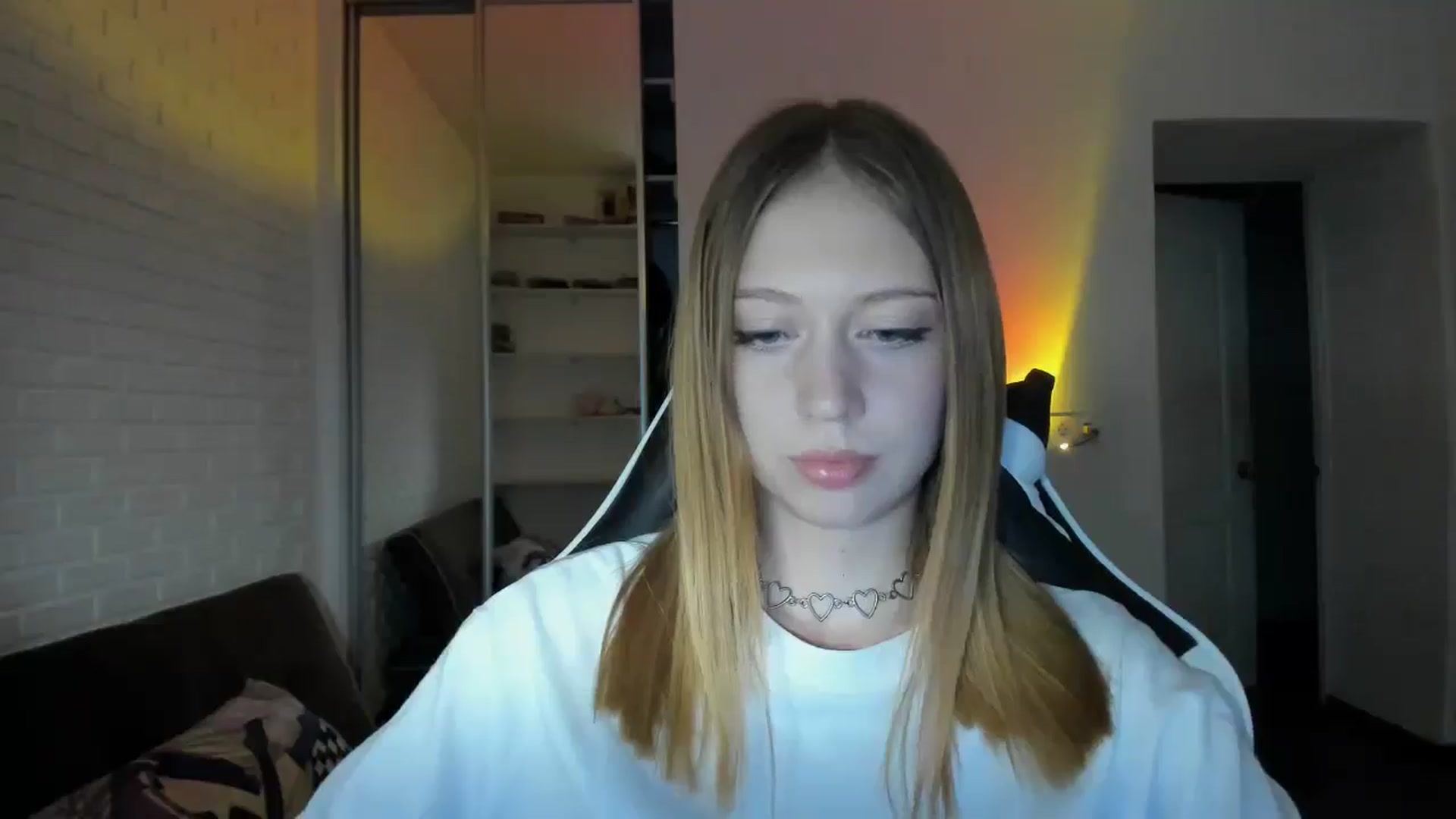 Gallery image thumbnail from RoboSasha's myfreecams stream on, 08/31/2024, 16:22 image 19 of 20