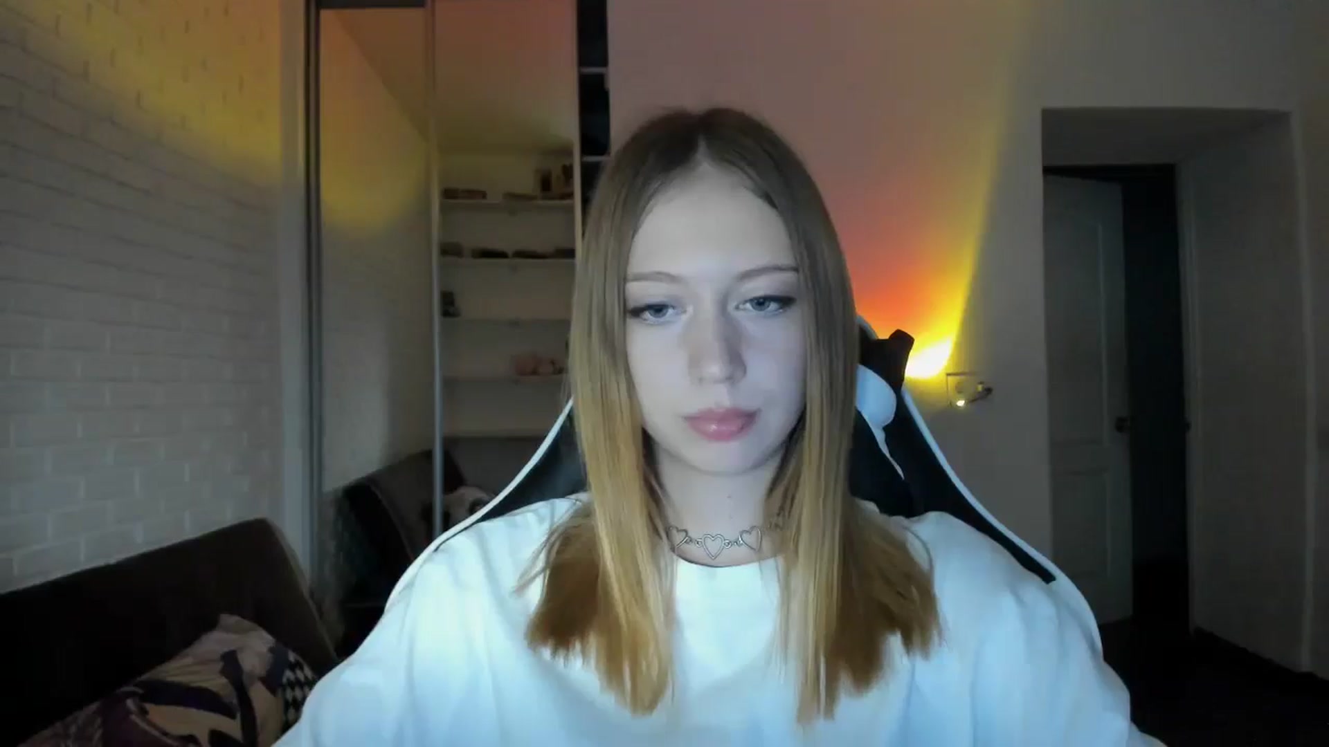 Gallery image thumbnail from RoboSasha's myfreecams stream on, 08/31/2024, 16:22 image 6 of 20