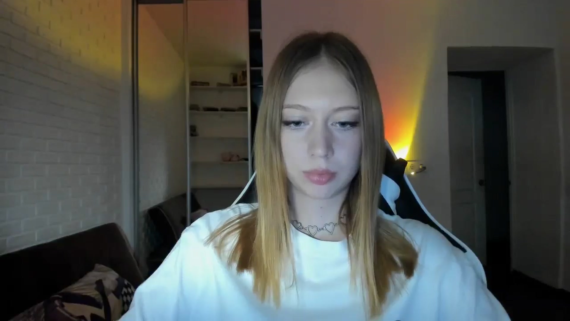 Gallery image thumbnail from RoboSasha's myfreecams stream on, 08/31/2024, 16:22 image 3 of 20