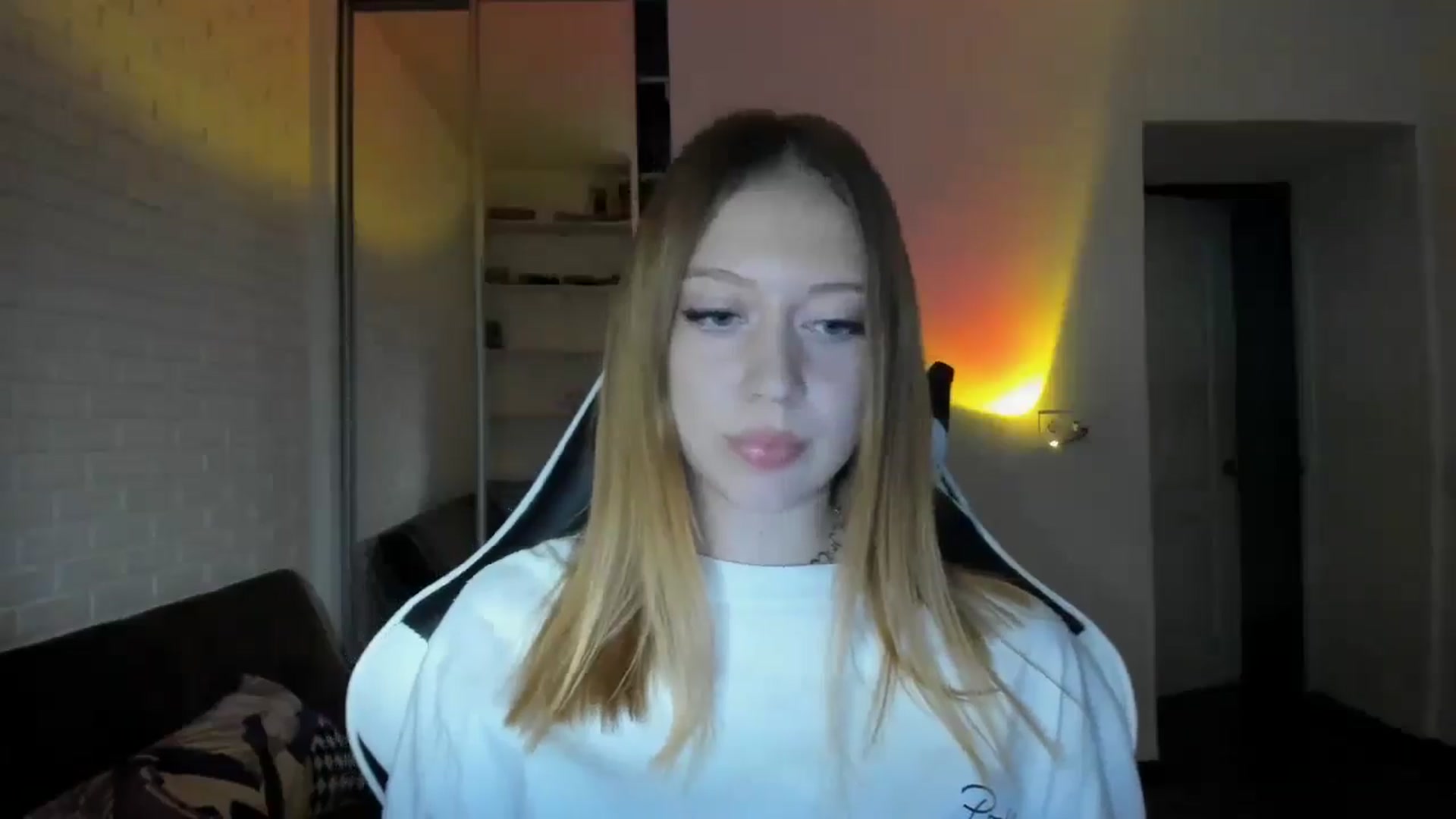 Gallery image thumbnail from RoboSasha's myfreecams stream on, 08/31/2024, 16:22 image 13 of 20