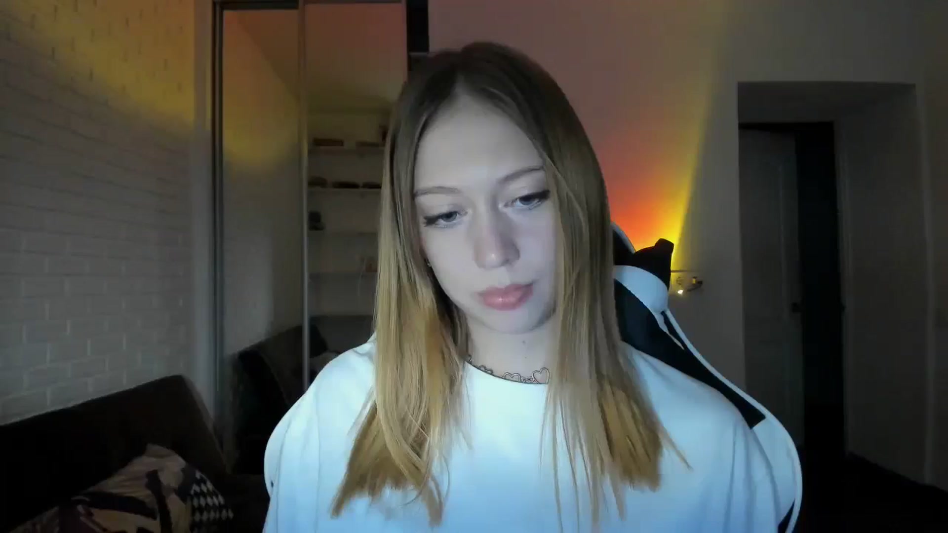 Gallery image thumbnail from RoboSasha's myfreecams stream on, 08/31/2024, 16:22 image 15 of 20