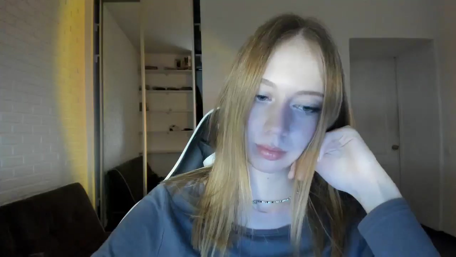 Gallery image thumbnail from RoboSasha's myfreecams stream on, 09/04/2024, 17:19 image 12 of 20
