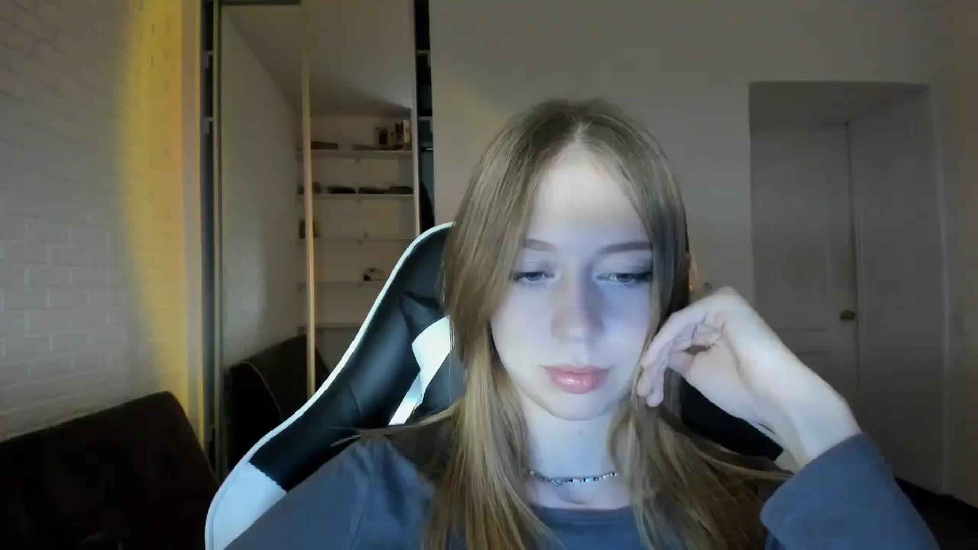 Gallery image thumbnail from RoboSasha's myfreecams stream on, 09/04/2024, 17:19 image 7 of 20