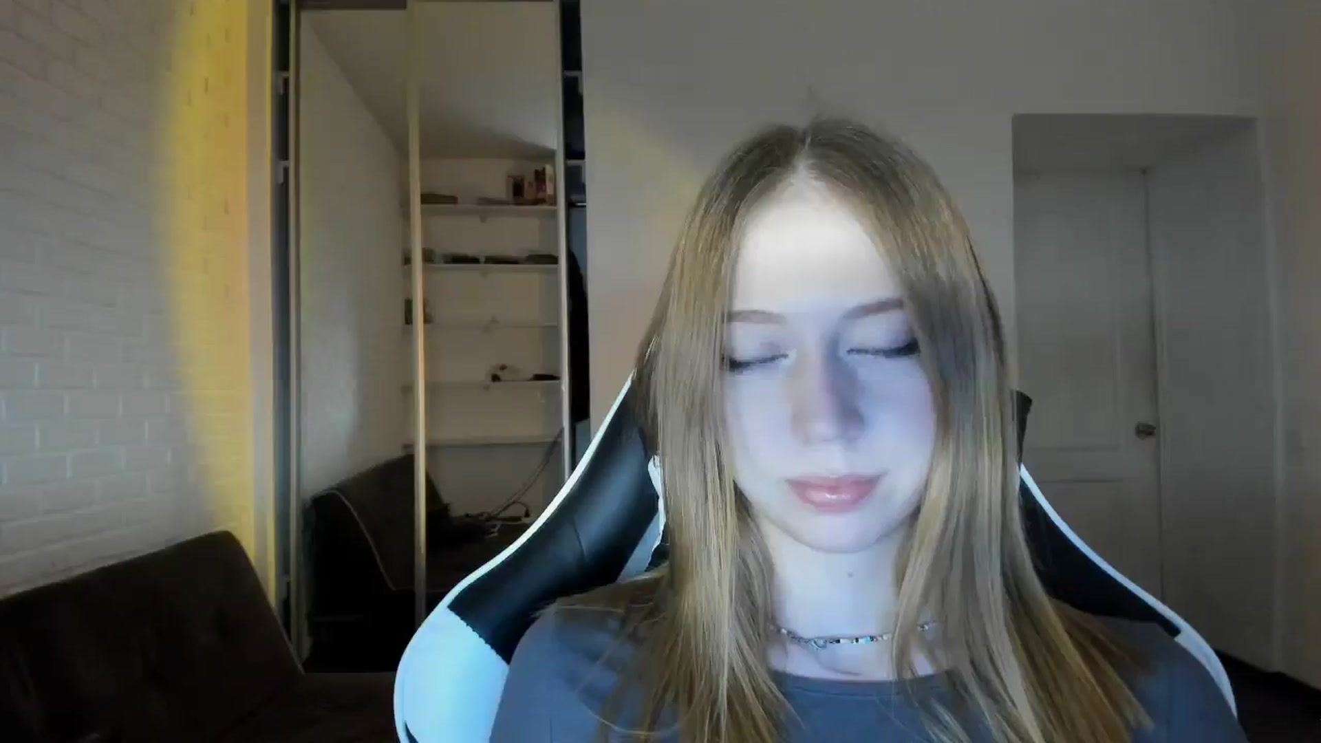 Gallery image thumbnail from RoboSasha's myfreecams stream on, 09/04/2024, 17:19 image 4 of 20