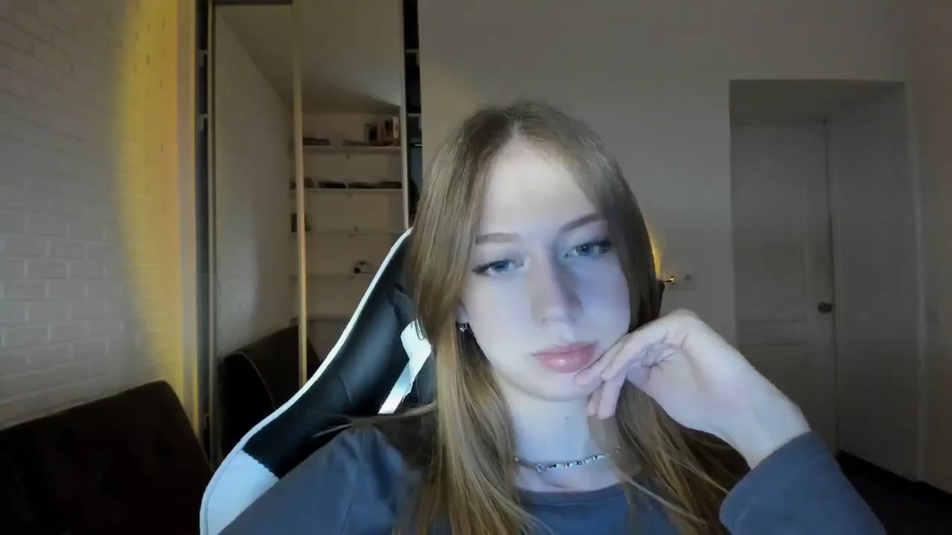 Gallery image thumbnail from RoboSasha's myfreecams stream on, 09/04/2024, 17:19 image 6 of 20