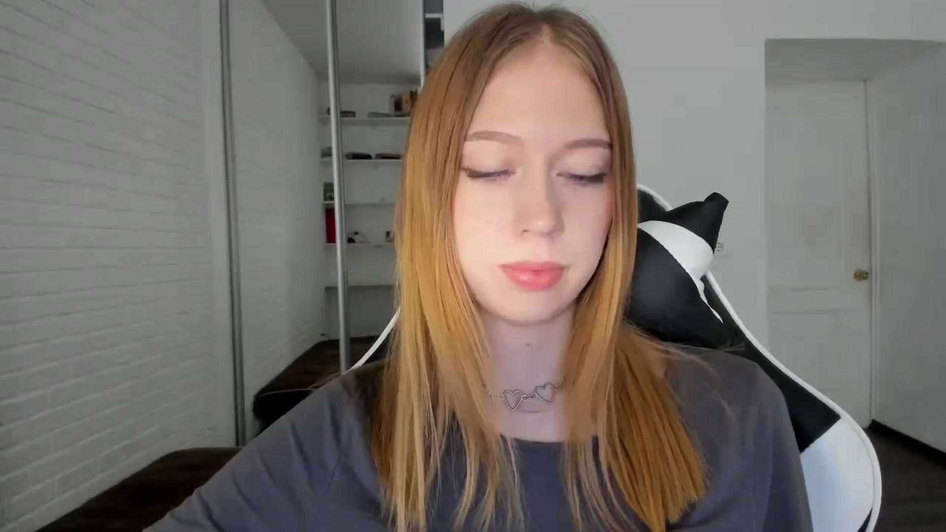 Gallery image thumbnail from RoboSasha's myfreecams stream on, 09/15/2024, 13:07 image 3 of 20