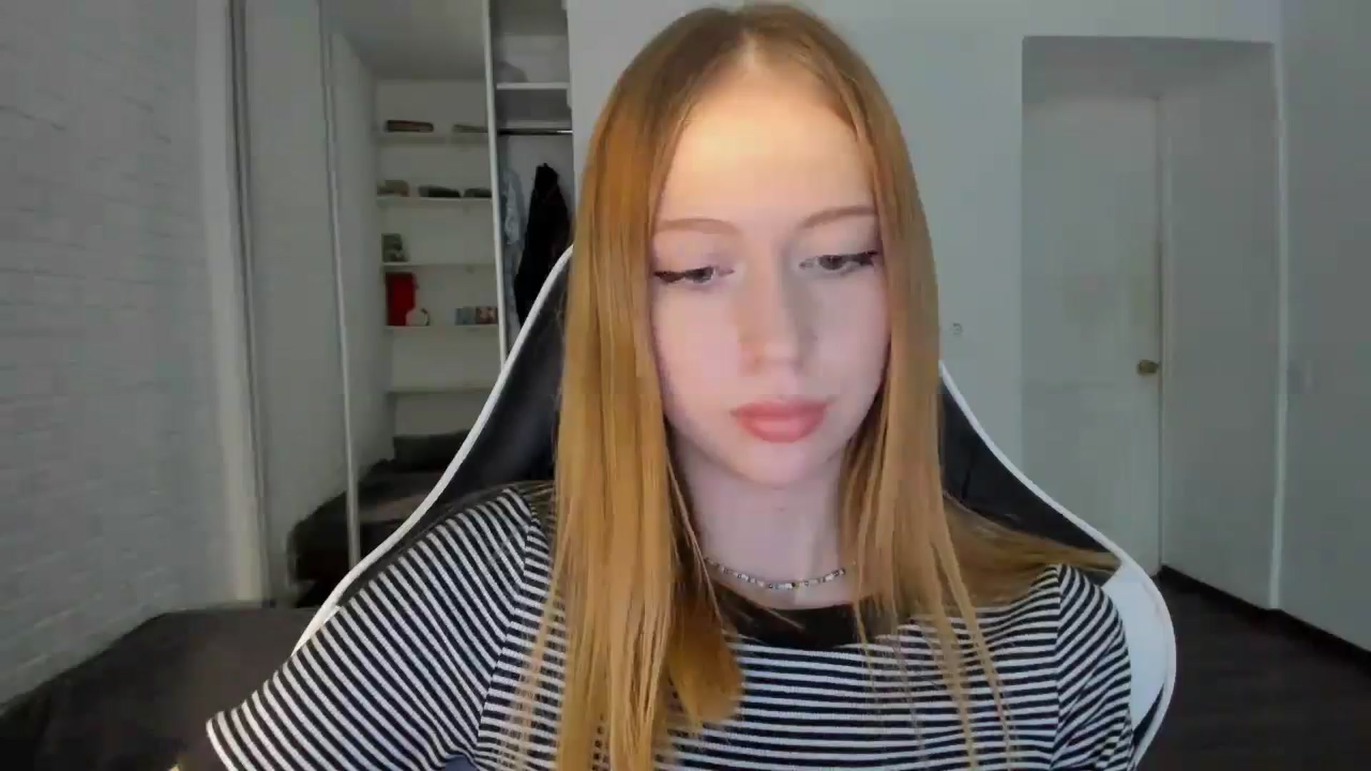 Gallery image thumbnail from RoboSasha's myfreecams stream on, 09/20/2024, 15:01 image 15 of 20