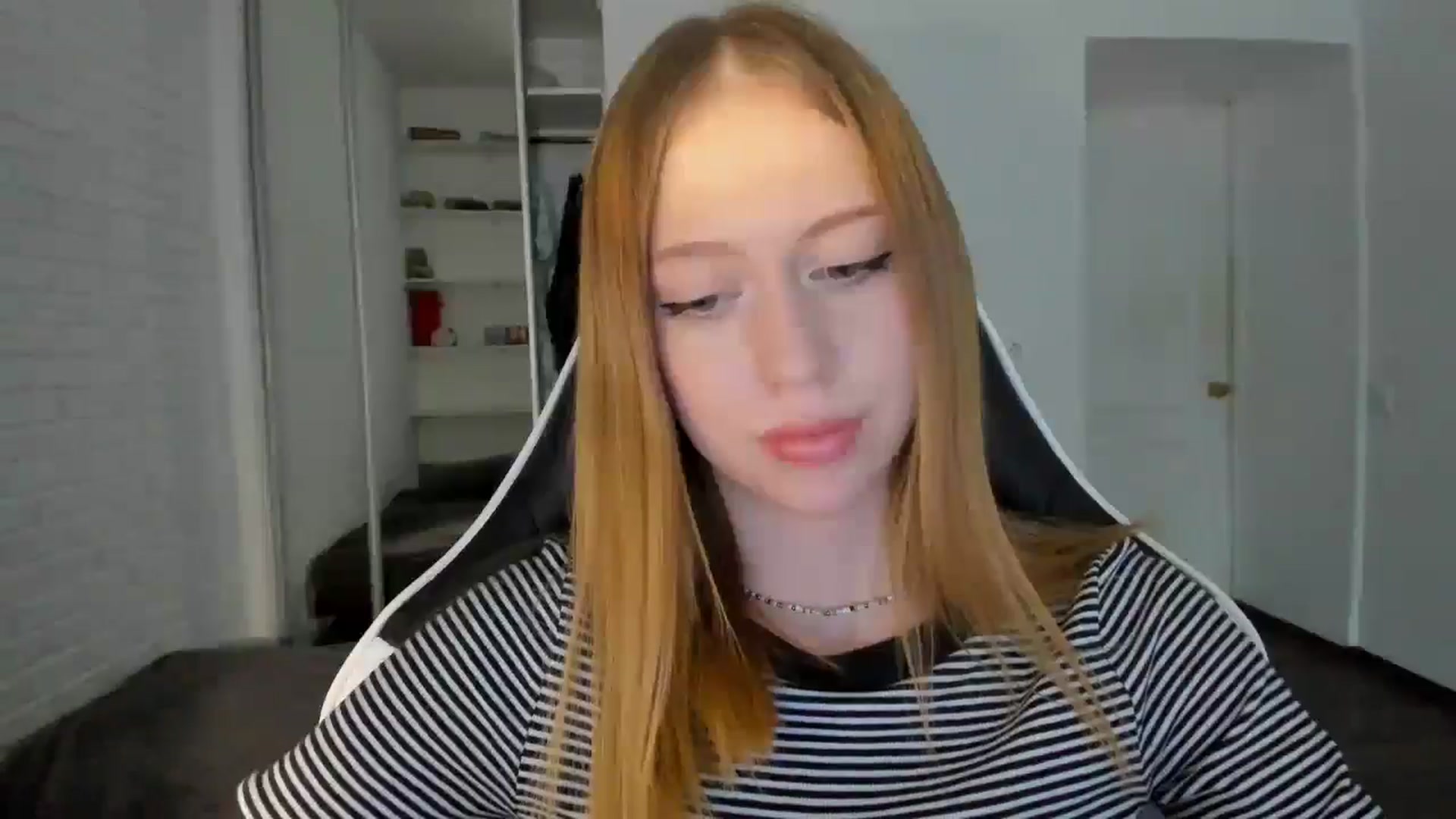 Gallery image thumbnail from RoboSasha's myfreecams stream on, 09/20/2024, 15:01 image 13 of 20