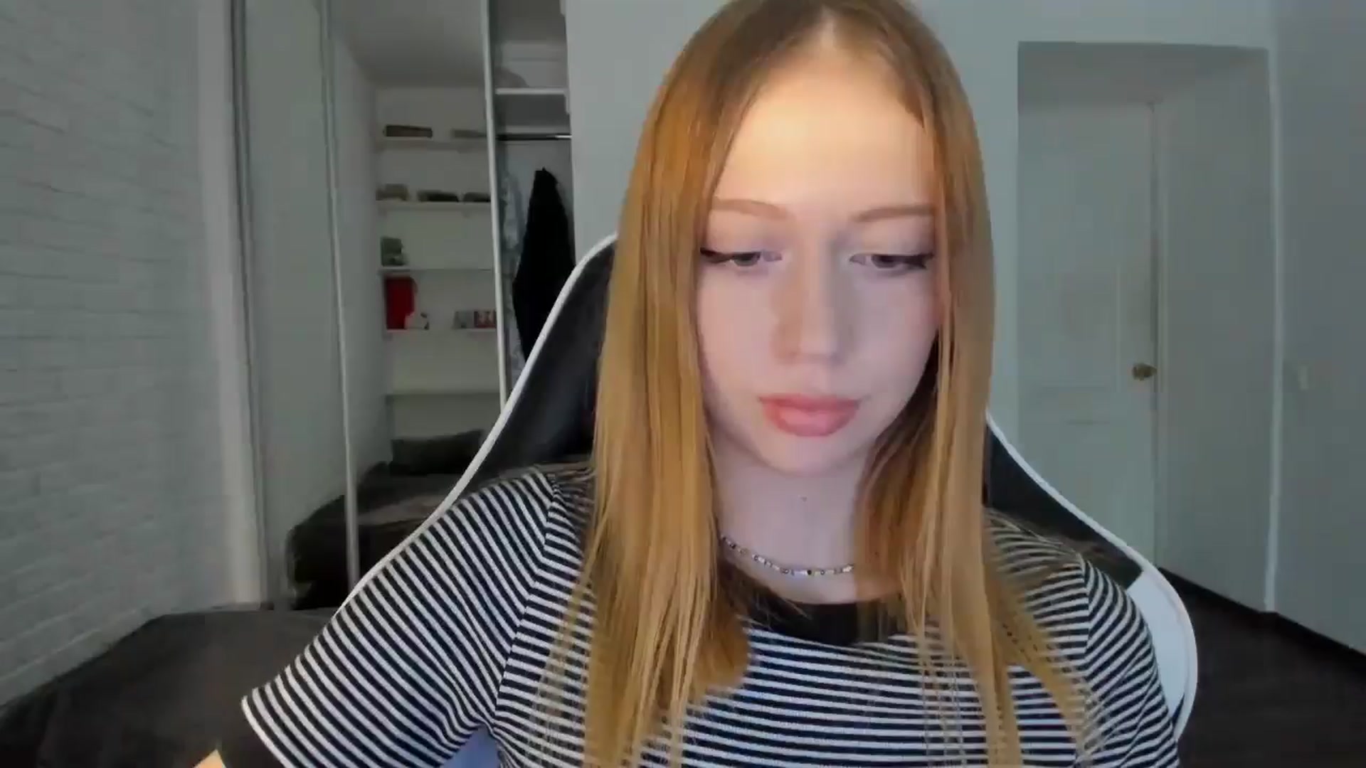 Gallery image thumbnail from RoboSasha's myfreecams stream on, 09/20/2024, 15:01 image 16 of 20