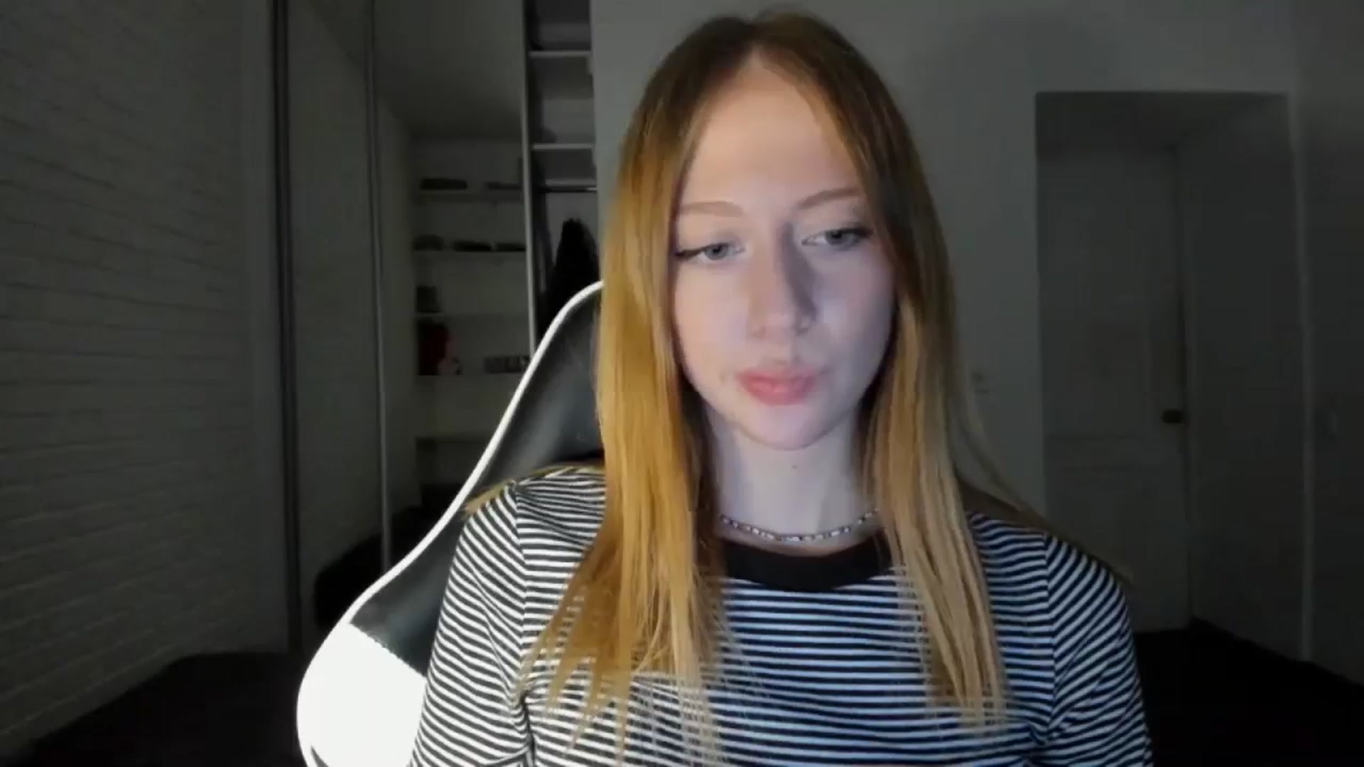 Gallery image thumbnail from RoboSasha's myfreecams stream on, 09/20/2024, 16:17 image 8 of 20