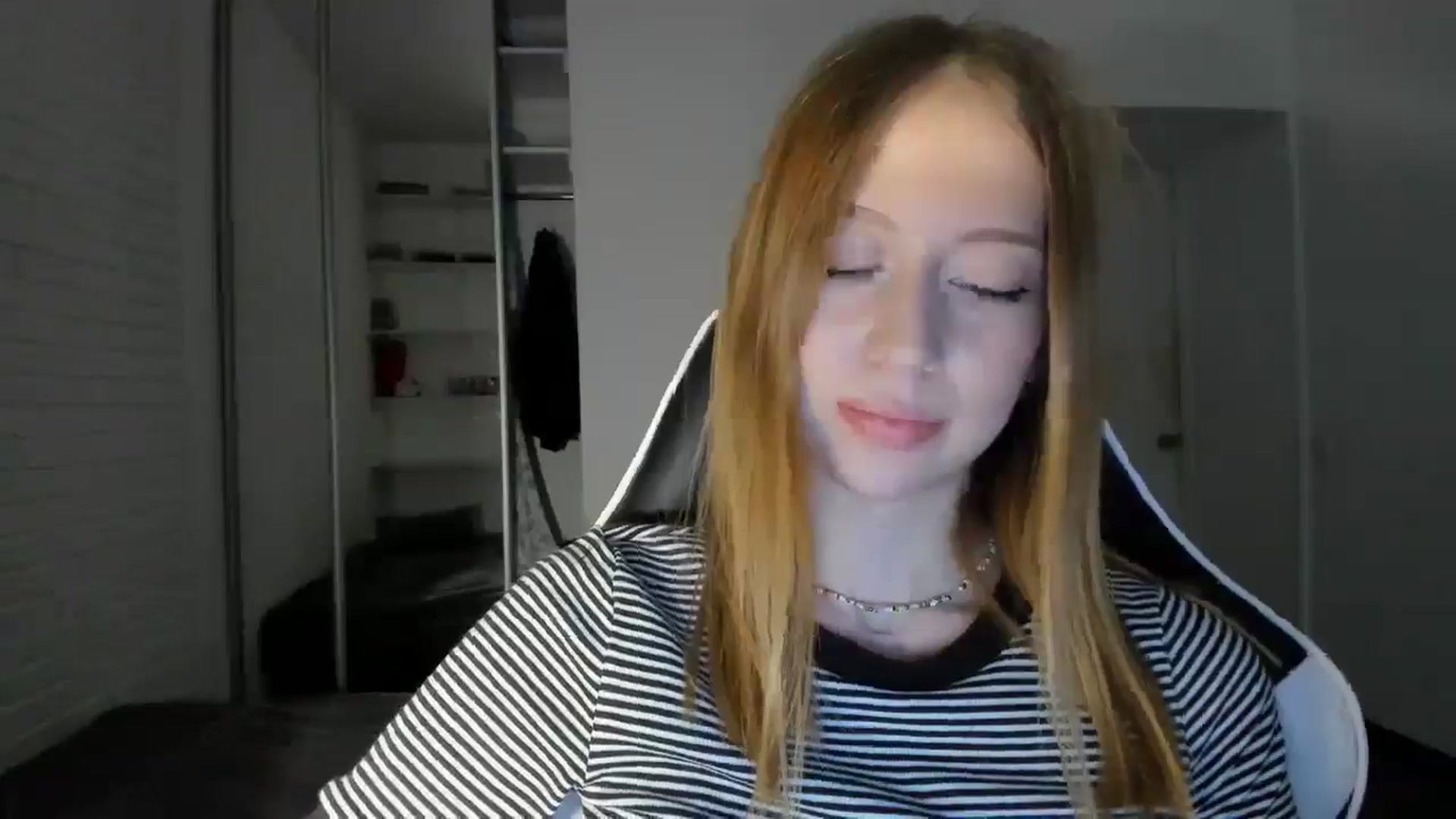 Gallery image thumbnail from RoboSasha's myfreecams stream on, 09/20/2024, 16:17 image 7 of 20