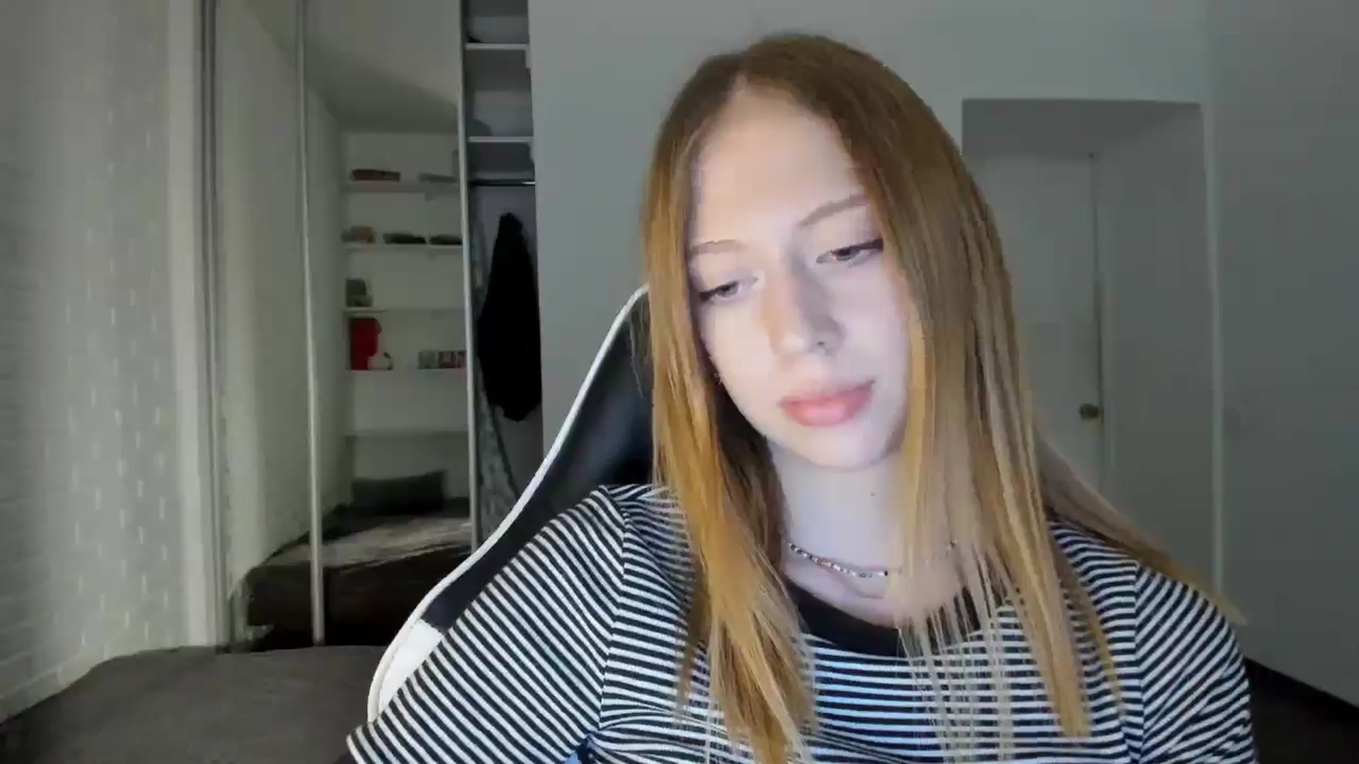Gallery image thumbnail from RoboSasha's myfreecams stream on, 09/20/2024, 16:17 image 3 of 20
