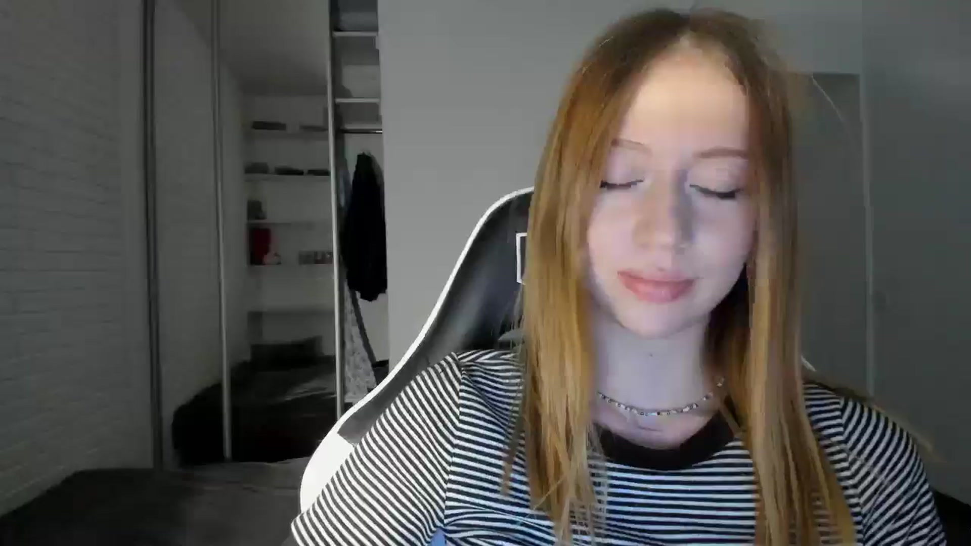 Gallery image thumbnail from RoboSasha's myfreecams stream on, 09/20/2024, 16:17 image 5 of 20