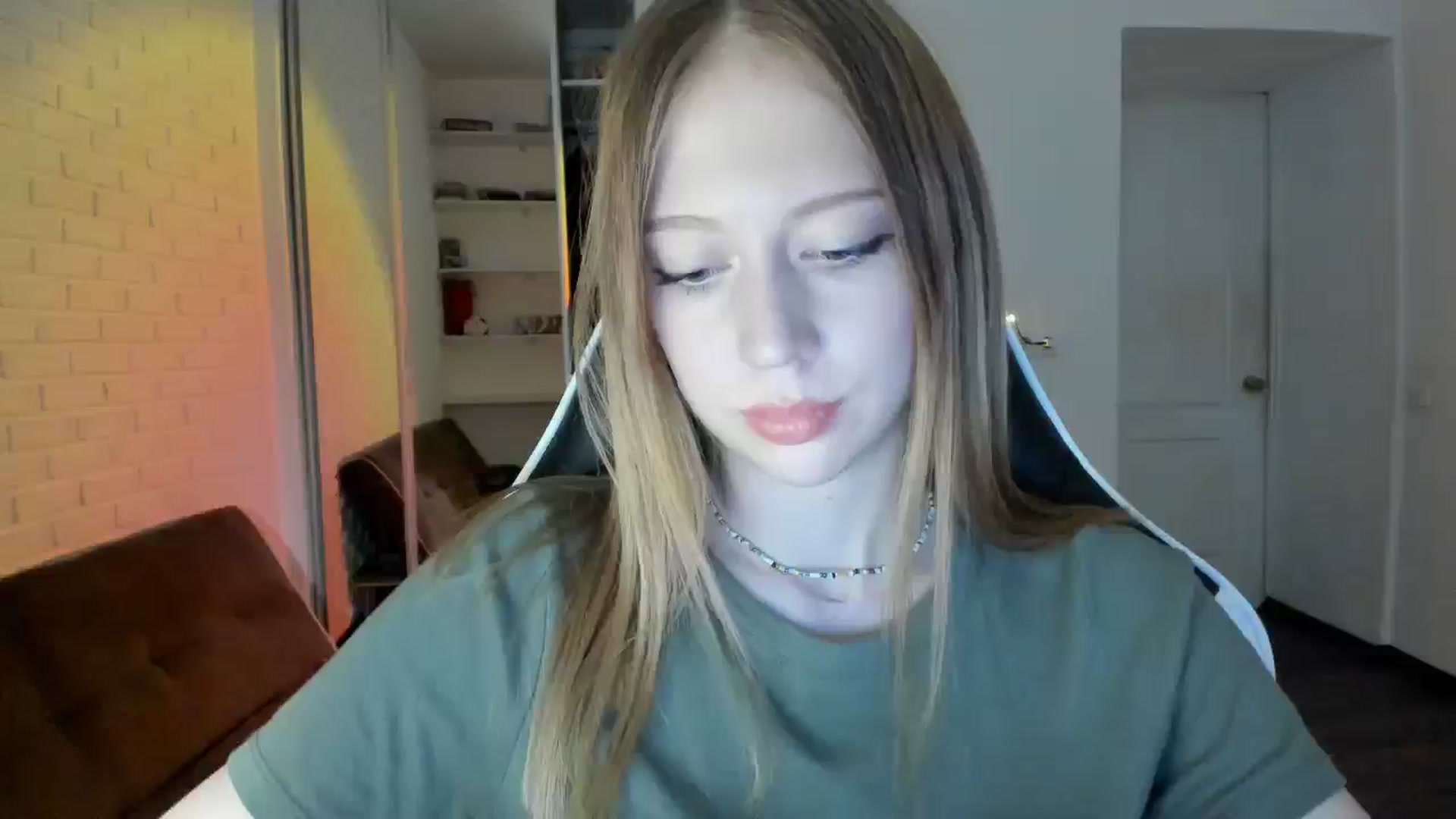 Gallery image thumbnail from RoboSasha's myfreecams stream on, 09/22/2024, 16:01 image 9 of 20