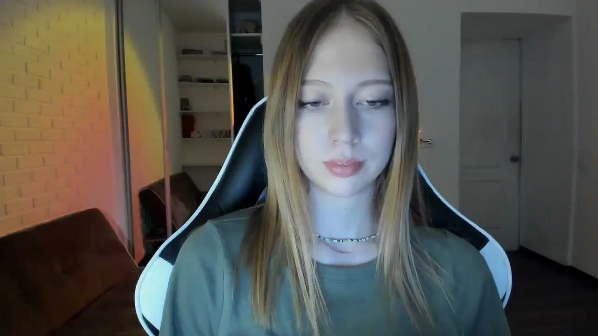 Gallery image thumbnail from RoboSasha's myfreecams stream on, 09/22/2024, 16:01 image 18 of 20