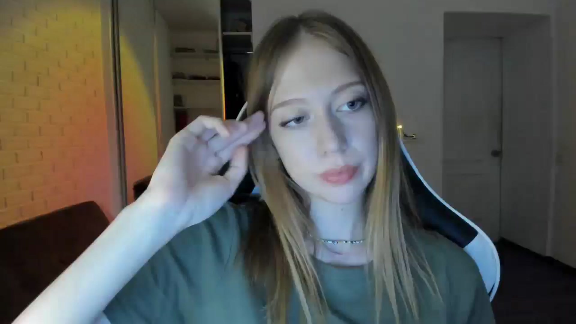 Gallery image thumbnail from RoboSasha's myfreecams stream on, 09/22/2024, 16:01 image 20 of 20