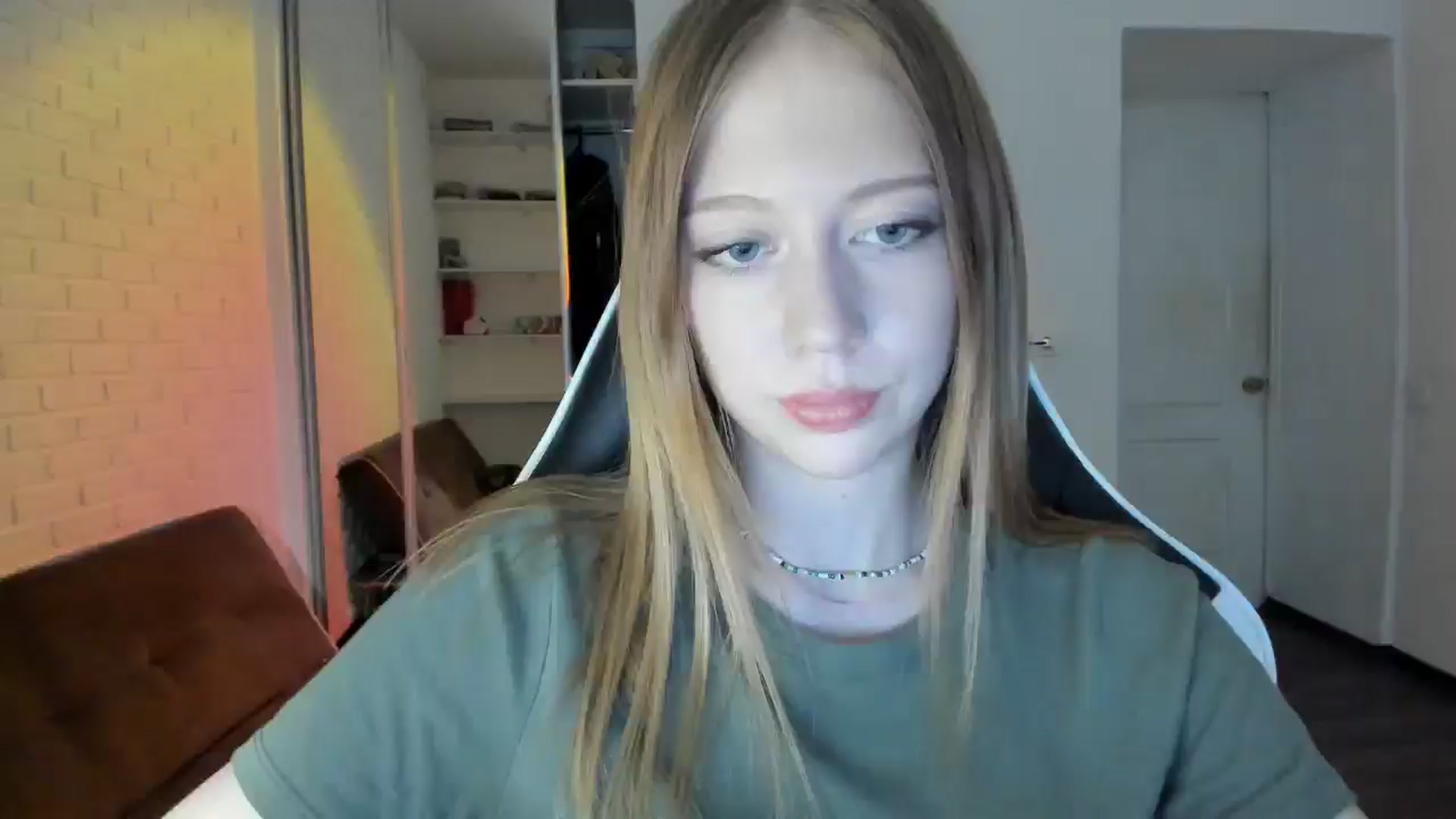 Gallery image thumbnail from RoboSasha's myfreecams stream on, 09/22/2024, 16:01 image 6 of 20