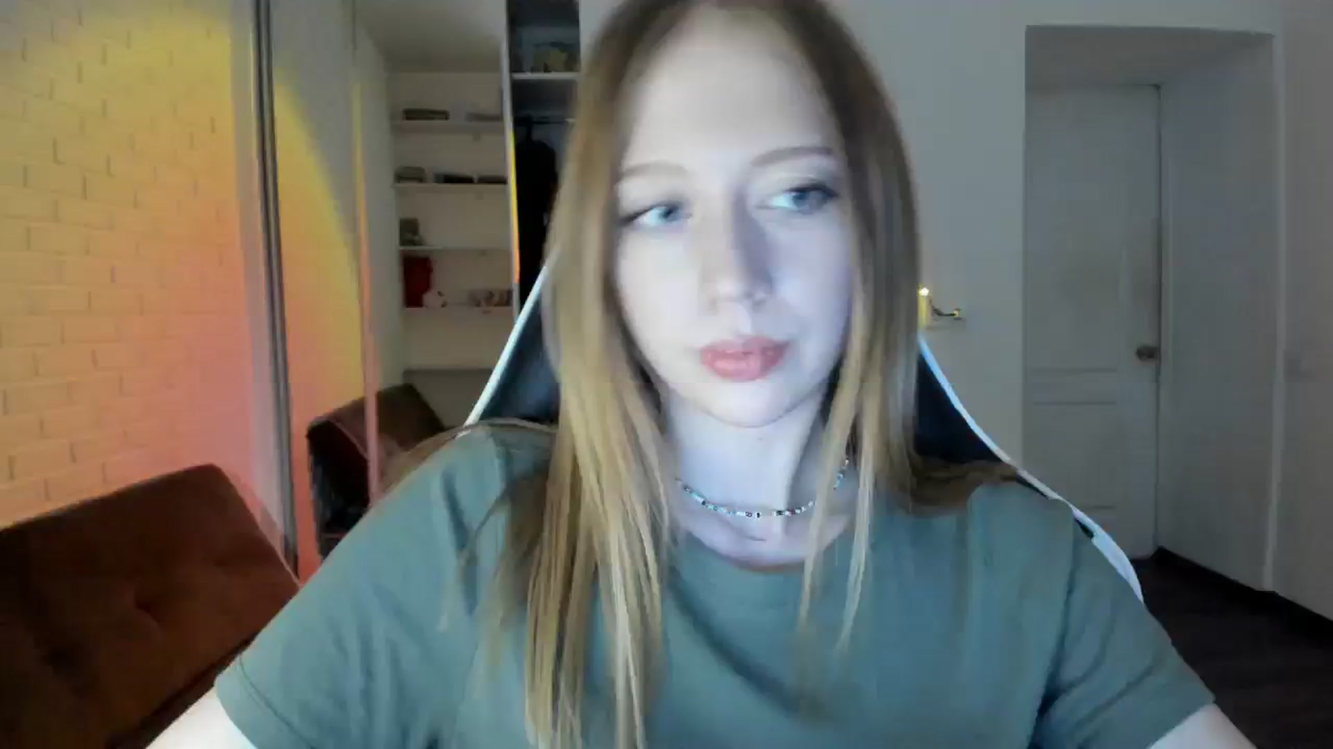 Gallery image thumbnail from RoboSasha's myfreecams stream on, 09/22/2024, 16:01 image 13 of 20
