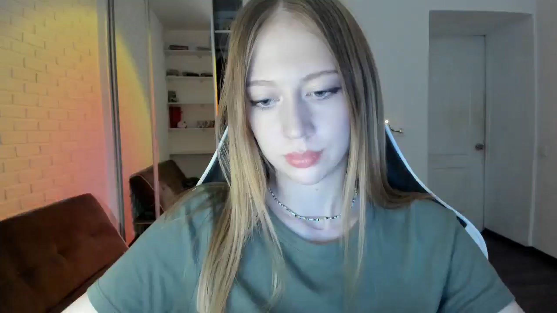 Gallery image thumbnail from RoboSasha's myfreecams stream on, 09/22/2024, 16:01 image 8 of 20