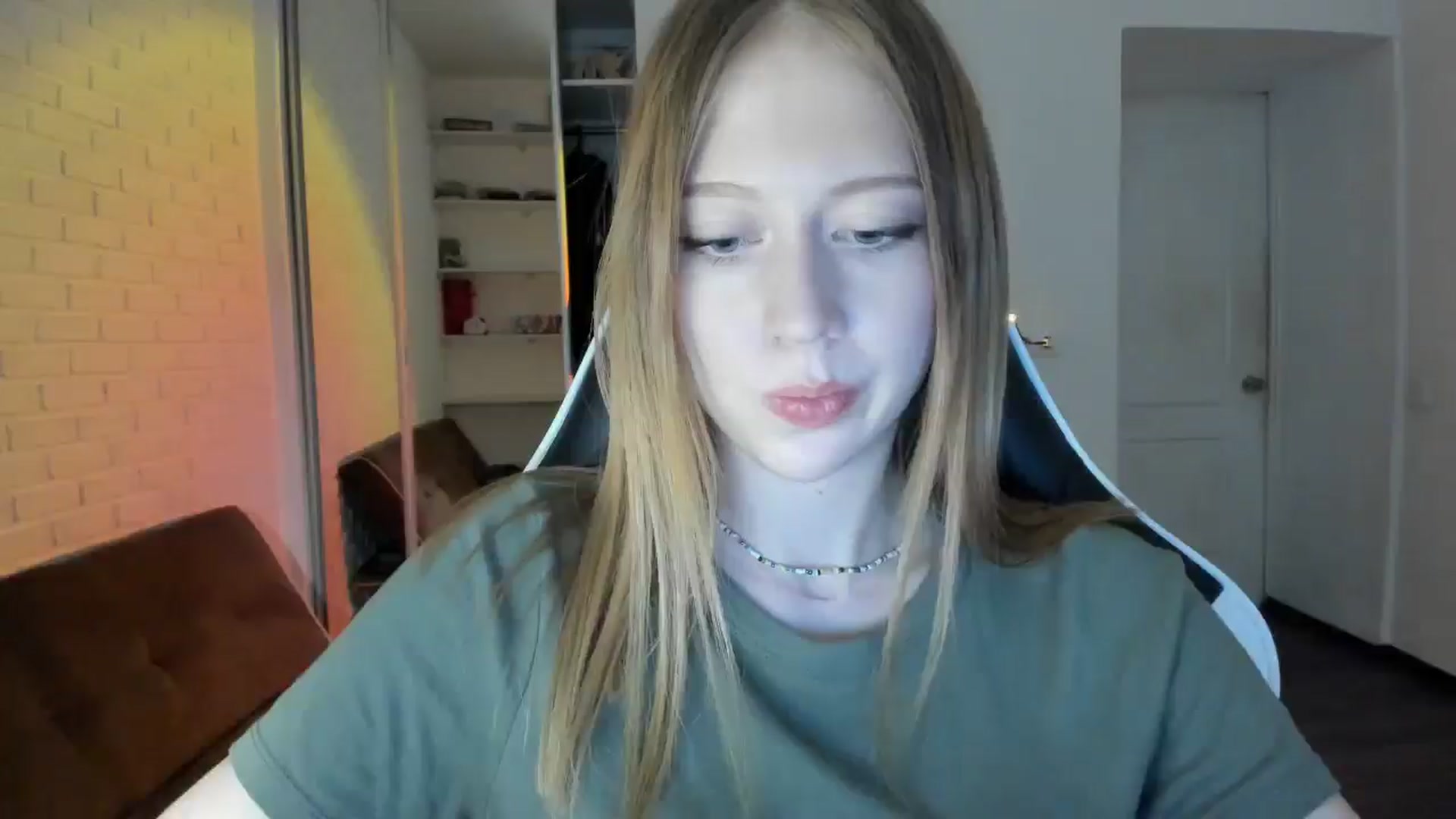 Gallery image thumbnail from RoboSasha's myfreecams stream on, 09/22/2024, 16:01 image 11 of 20