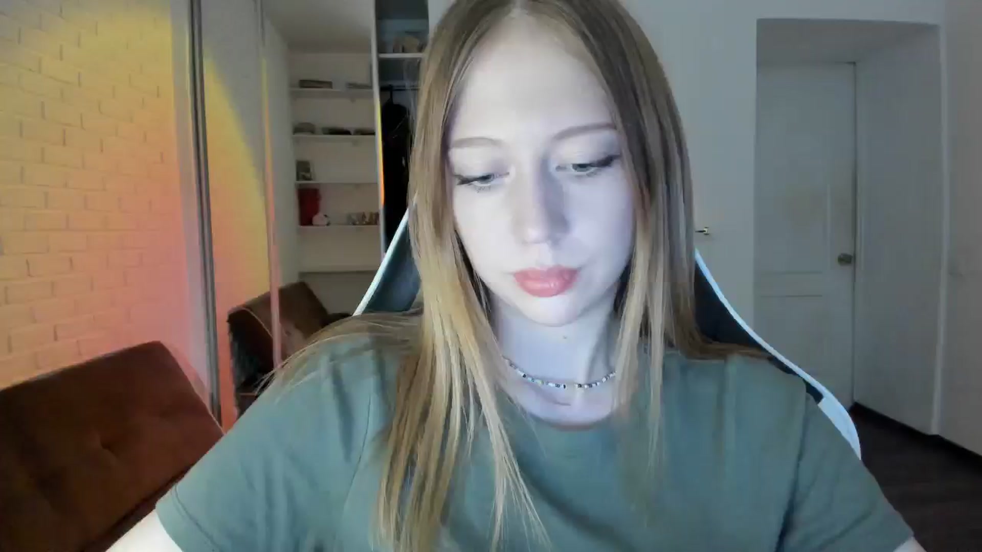 Gallery image thumbnail from RoboSasha's myfreecams stream on, 09/22/2024, 16:01 image 5 of 20