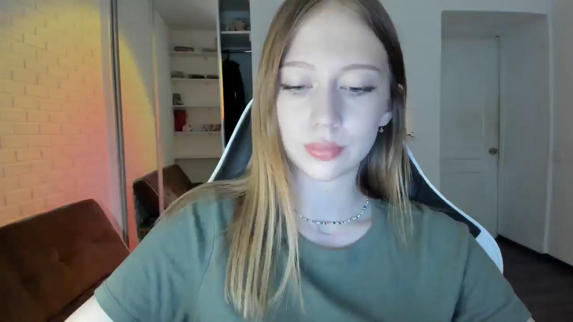 Gallery image thumbnail from RoboSasha's myfreecams stream on, 09/22/2024, 16:01 image 4 of 20