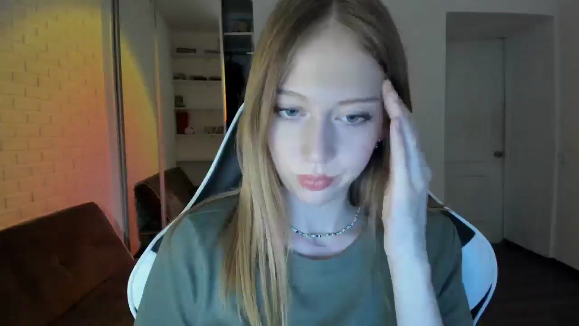 Gallery image thumbnail from RoboSasha's myfreecams stream on, 09/22/2024, 16:01 image 14 of 20