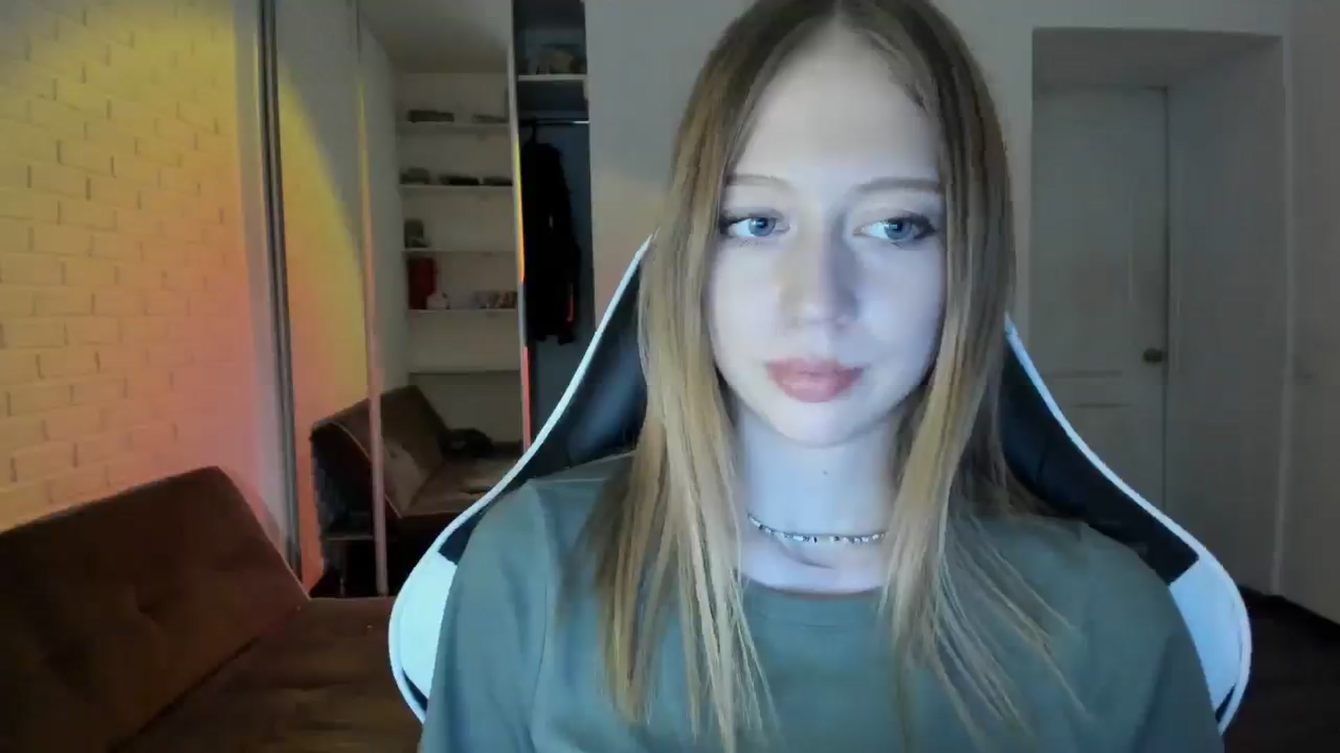 Gallery image thumbnail from RoboSasha's myfreecams stream on, 09/22/2024, 16:01 image 17 of 20