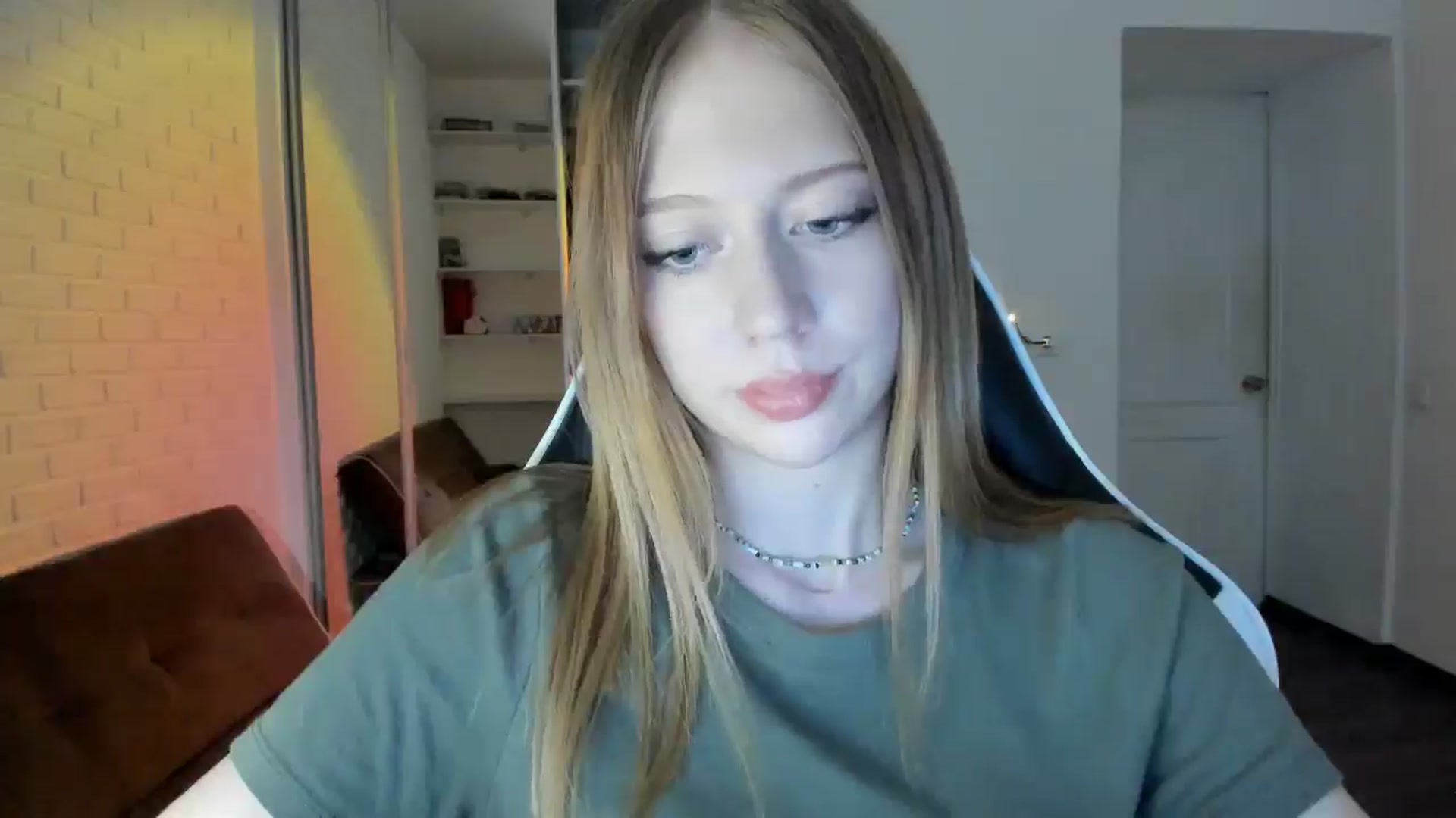 Gallery image thumbnail from RoboSasha's myfreecams stream on, 09/22/2024, 16:01 image 10 of 20