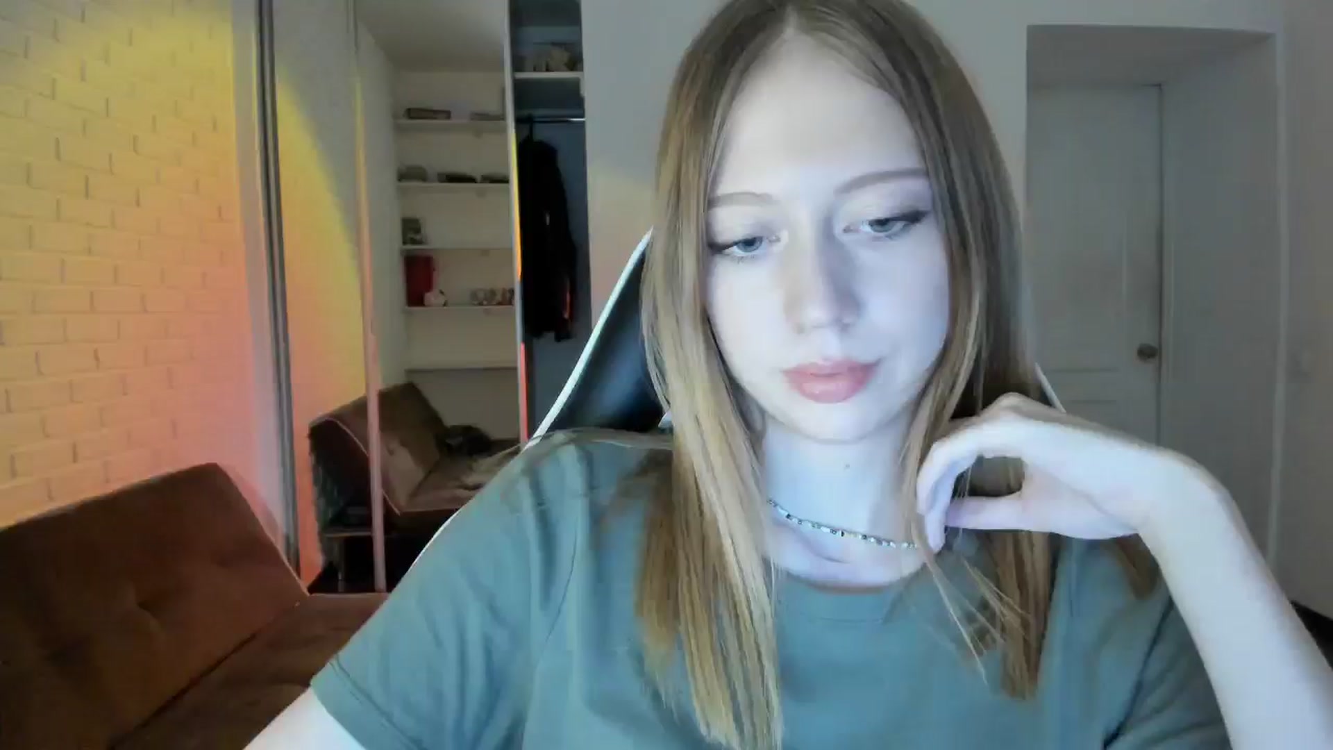 Gallery image thumbnail from RoboSasha's myfreecams stream on, 09/22/2024, 16:01 image 15 of 20