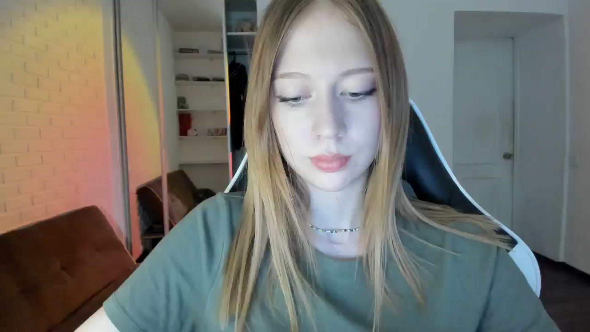 Gallery image thumbnail from RoboSasha's myfreecams stream on, 09/22/2024, 16:01 image 1 of 20