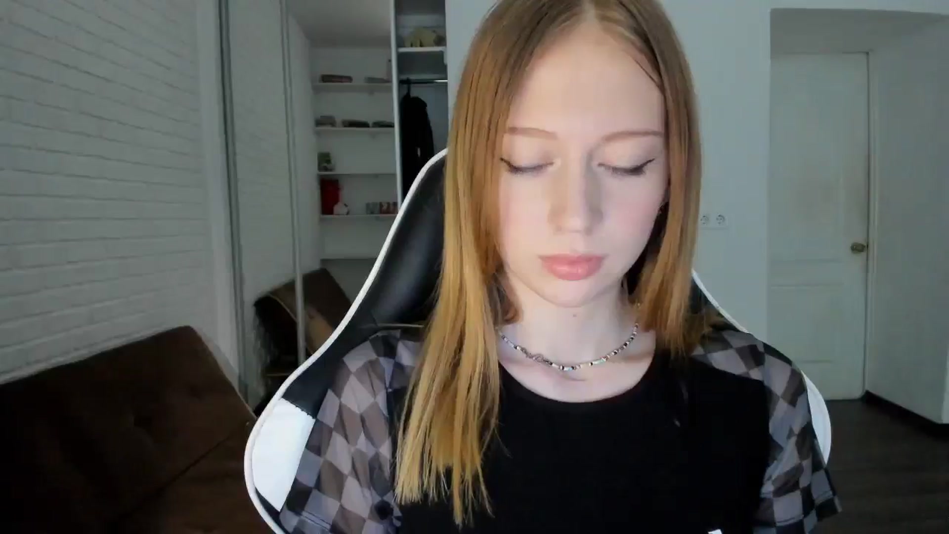 Gallery image thumbnail from RoboSasha's myfreecams stream on, 09/23/2024, 15:09 image 15 of 20