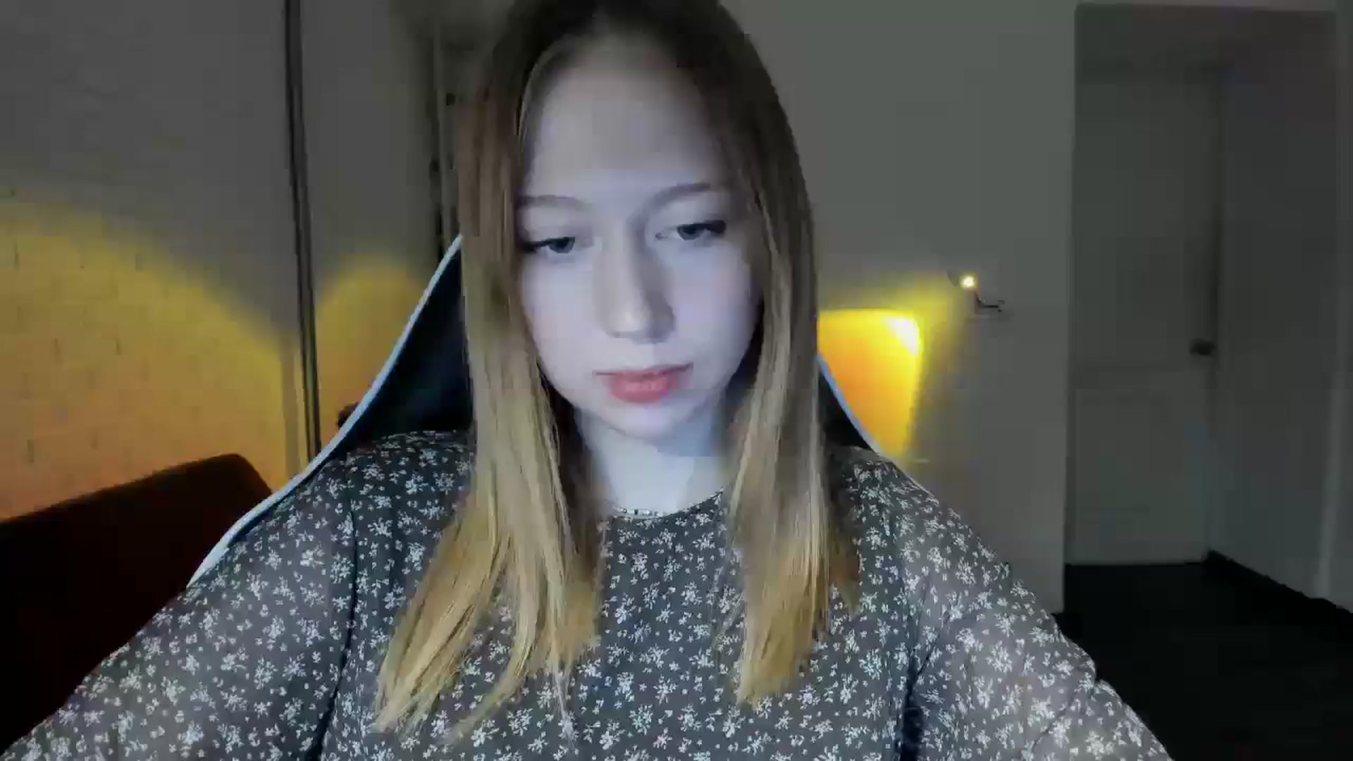 Gallery image thumbnail from RoboSasha's myfreecams stream on, 09/30/2024, 17:00 image 10 of 20