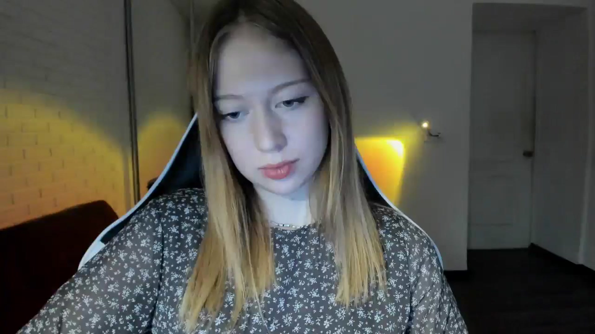 Gallery image thumbnail from RoboSasha's myfreecams stream on, 09/30/2024, 17:00 image 12 of 20