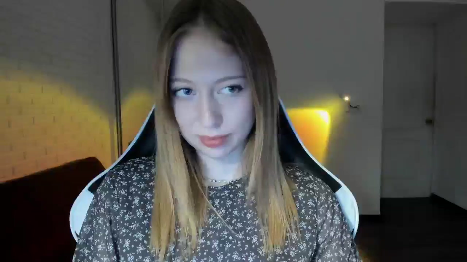 Gallery image thumbnail from RoboSasha's myfreecams stream on, 09/30/2024, 17:00 image 15 of 20