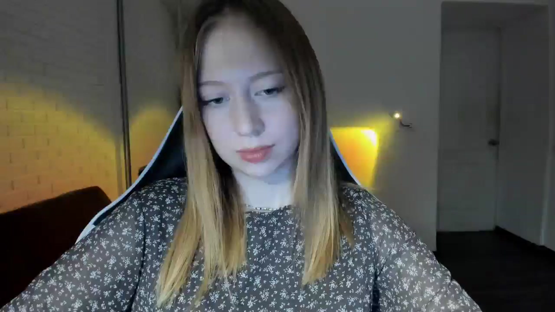 Gallery image thumbnail from RoboSasha's myfreecams stream on, 09/30/2024, 17:00 image 11 of 20