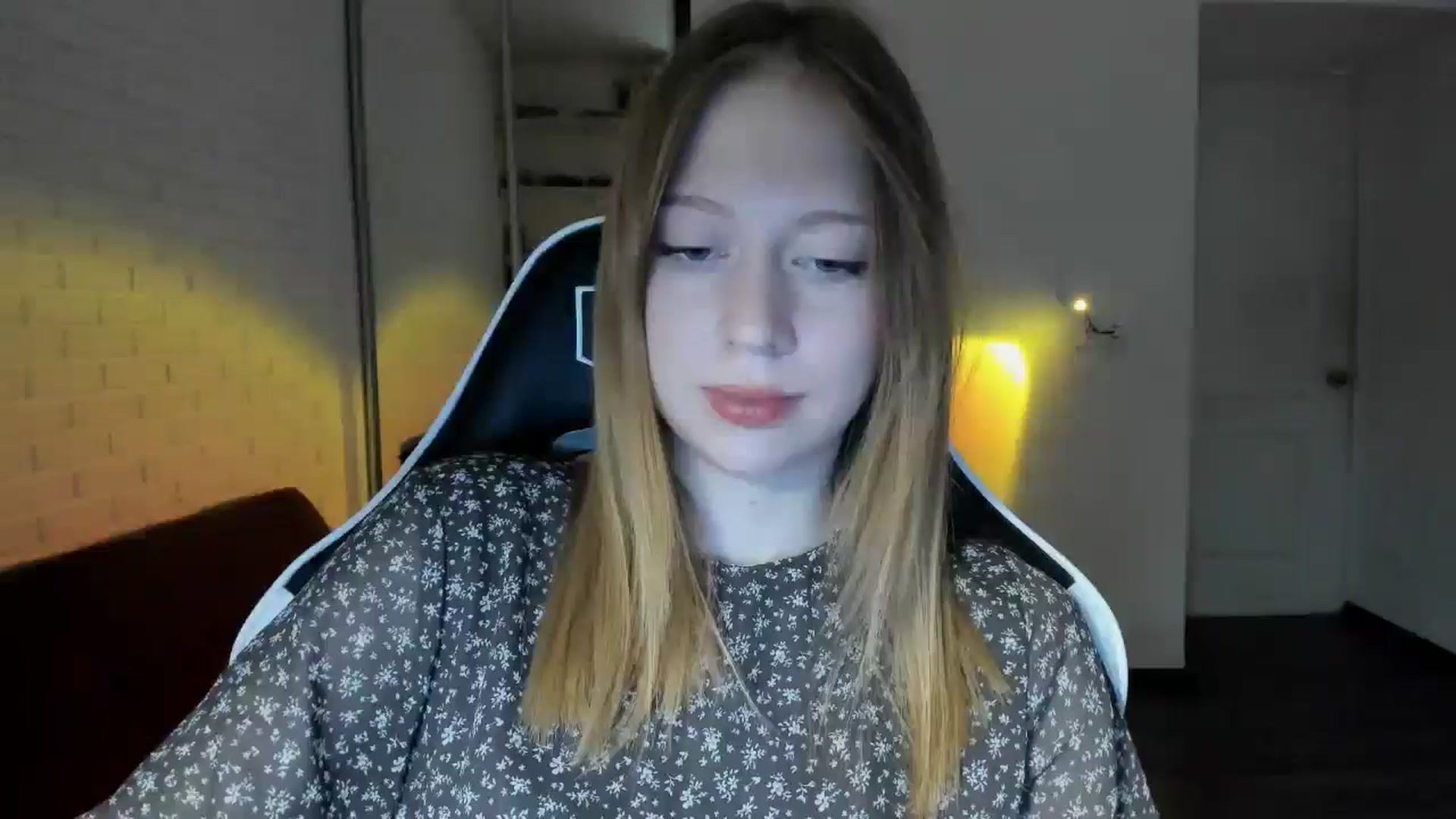 Gallery image thumbnail from RoboSasha's myfreecams stream on, 09/30/2024, 17:00 image 19 of 20