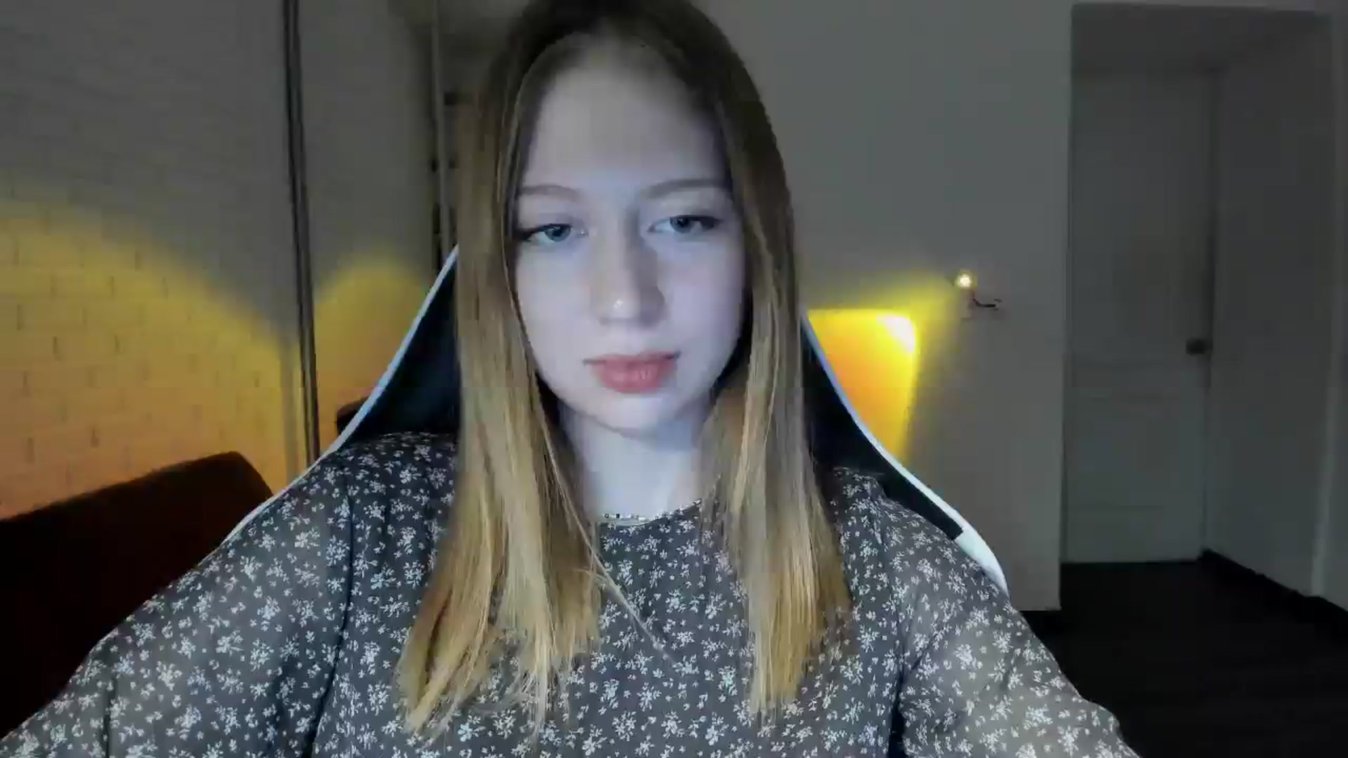 Gallery image thumbnail from RoboSasha's myfreecams stream on, 09/30/2024, 17:00 image 14 of 20