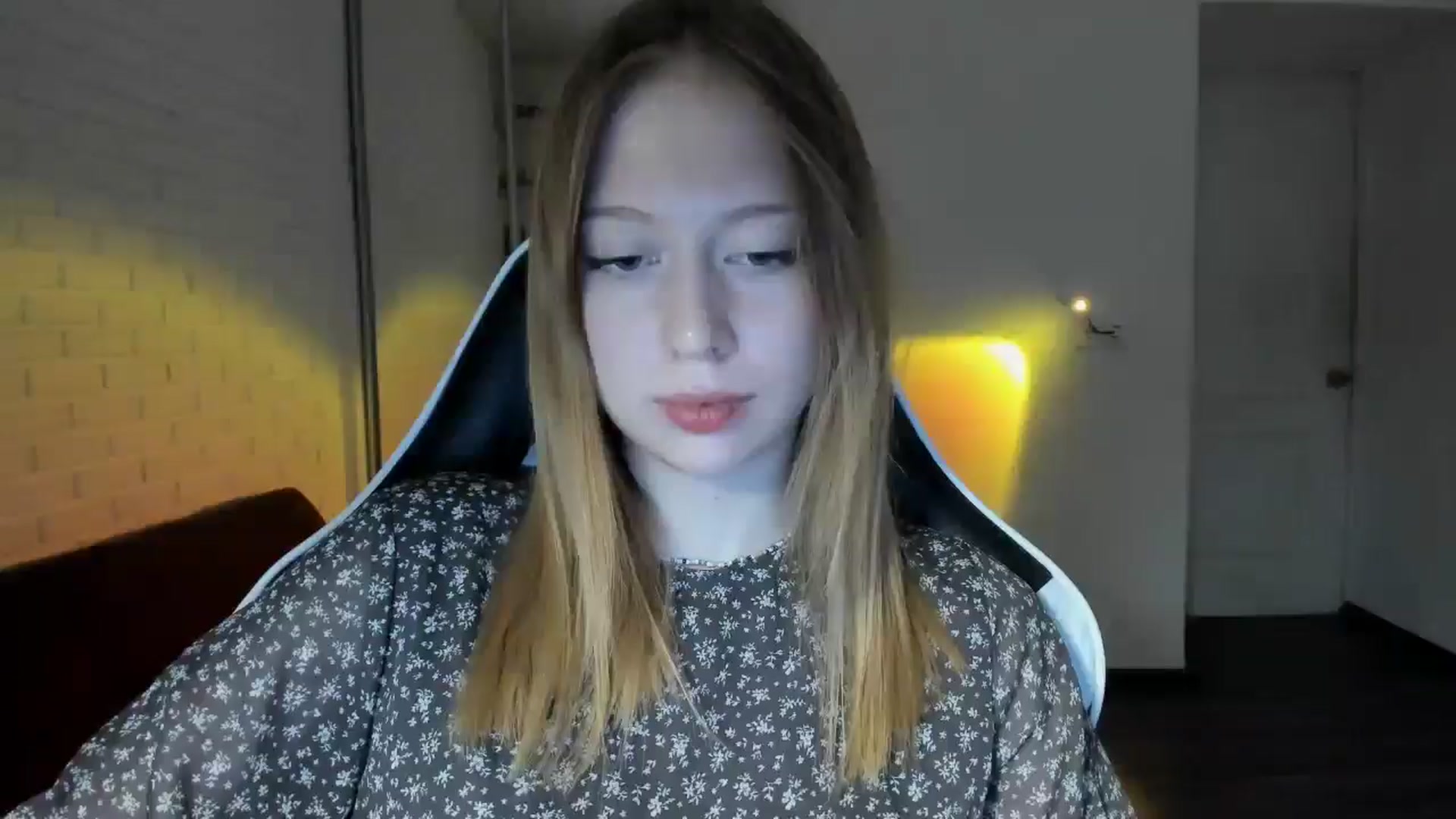 Gallery image thumbnail from RoboSasha's myfreecams stream on, 09/30/2024, 17:00 image 16 of 20
