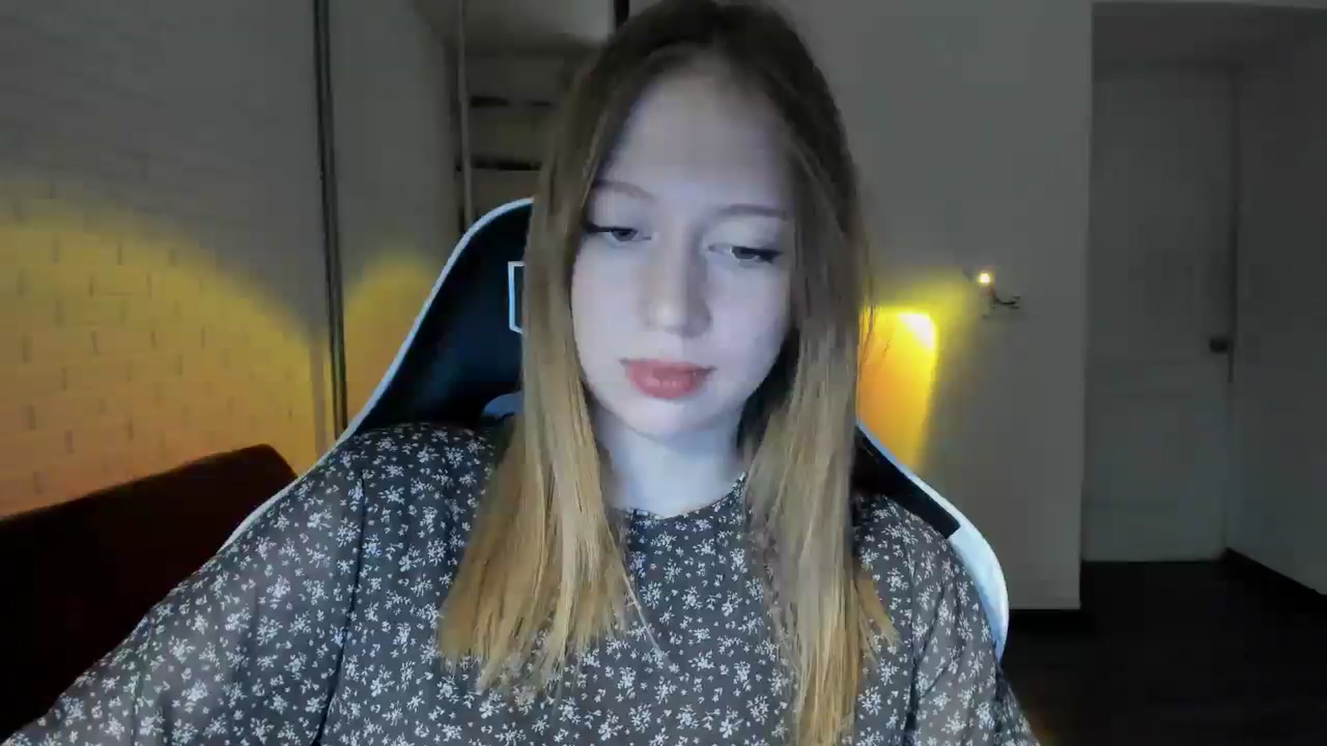 Gallery image thumbnail from RoboSasha's myfreecams stream on, 09/30/2024, 17:00 image 17 of 20