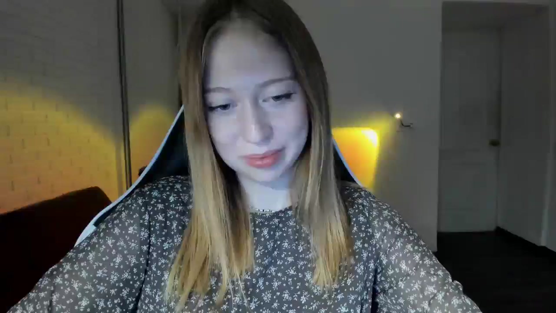 Gallery image thumbnail from RoboSasha's myfreecams stream on, 09/30/2024, 17:00 image 13 of 20