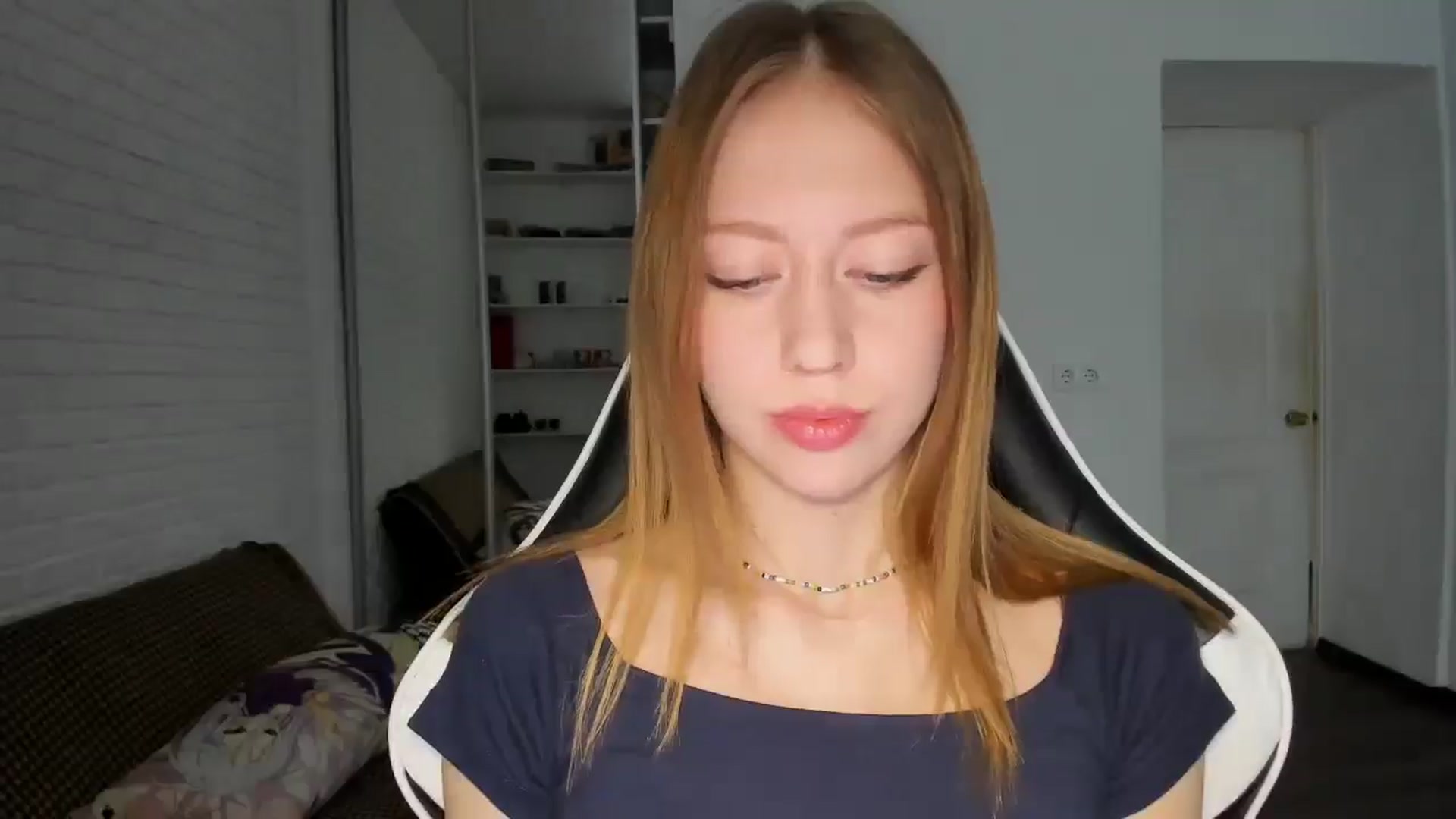 Gallery image thumbnail from RoboSasha's myfreecams stream on, 10/16/2024, 13:02 image 5 of 20