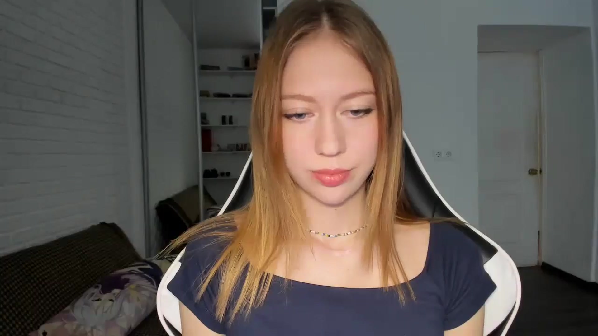 Gallery image thumbnail from RoboSasha's myfreecams stream on, 10/16/2024, 13:02 image 15 of 20