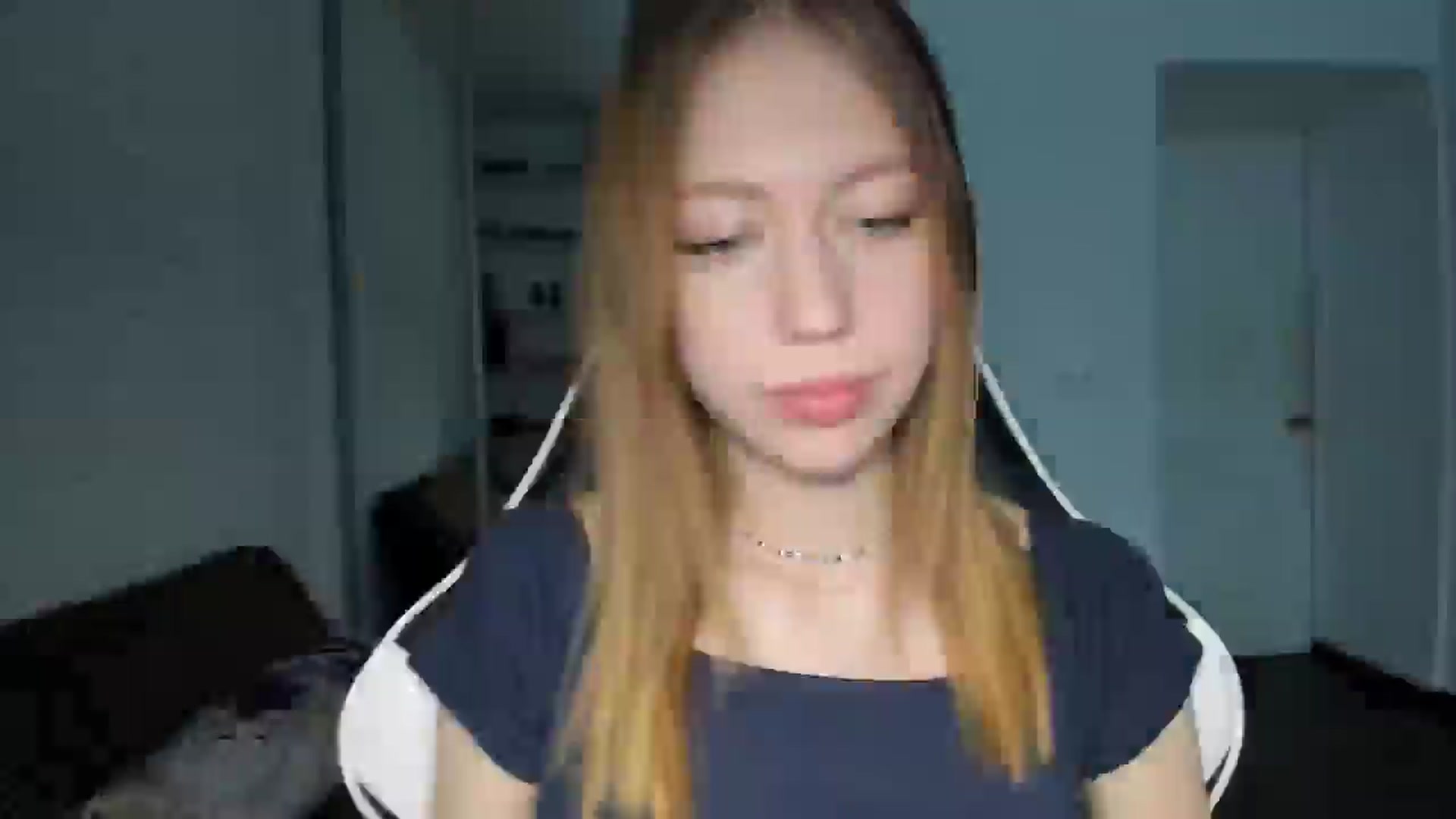 Gallery image thumbnail from RoboSasha's myfreecams stream on, 10/16/2024, 14:12 image 10 of 20