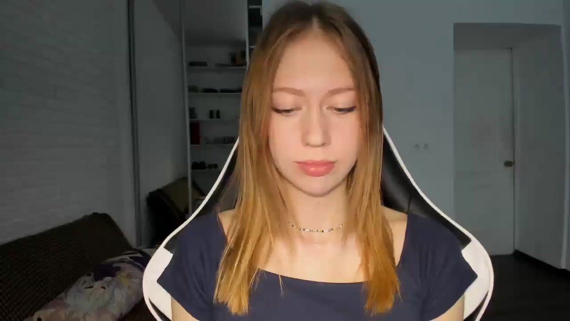 Gallery image thumbnail from RoboSasha's myfreecams stream on, 10/16/2024, 14:12 image 8 of 20