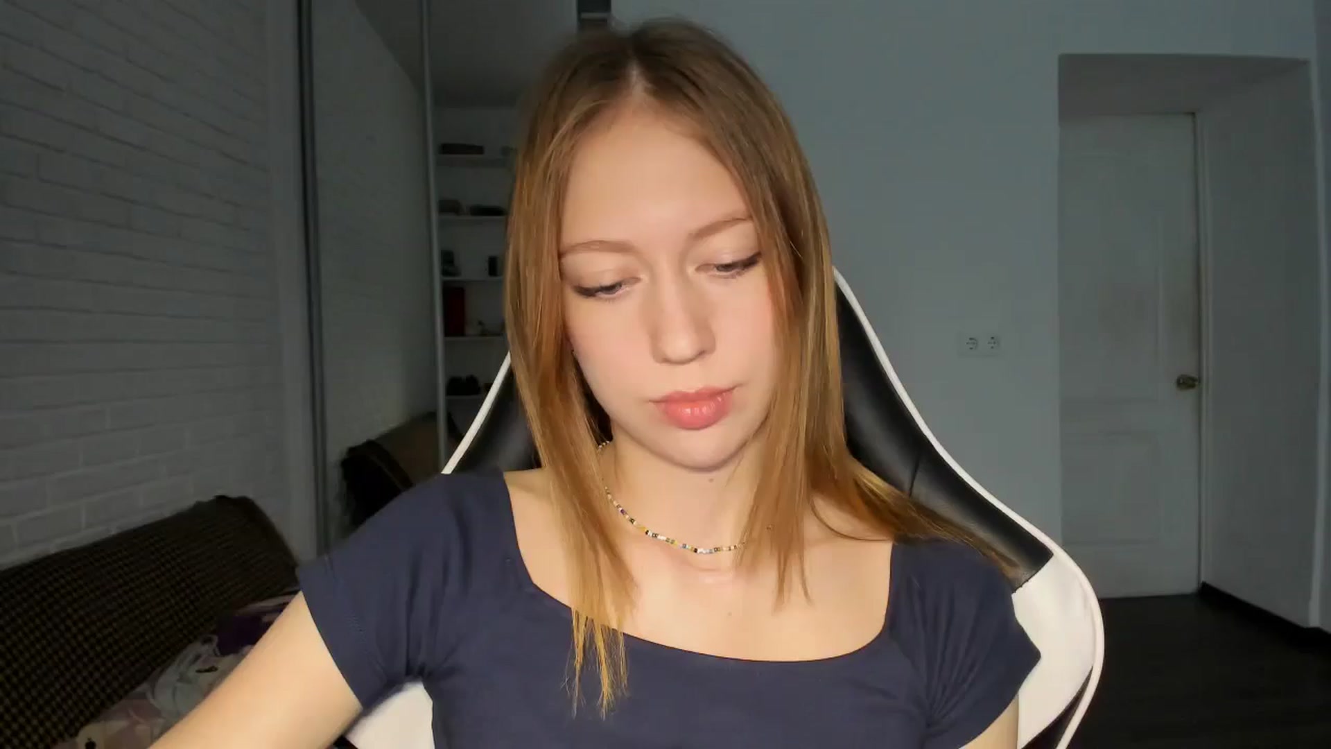 Gallery image thumbnail from RoboSasha's myfreecams stream on, 10/16/2024, 14:12 image 15 of 20