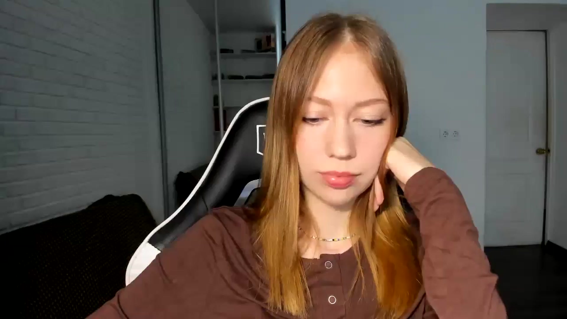 Gallery image thumbnail from RoboSasha's myfreecams stream on, 10/23/2024, 12:17 image 19 of 20
