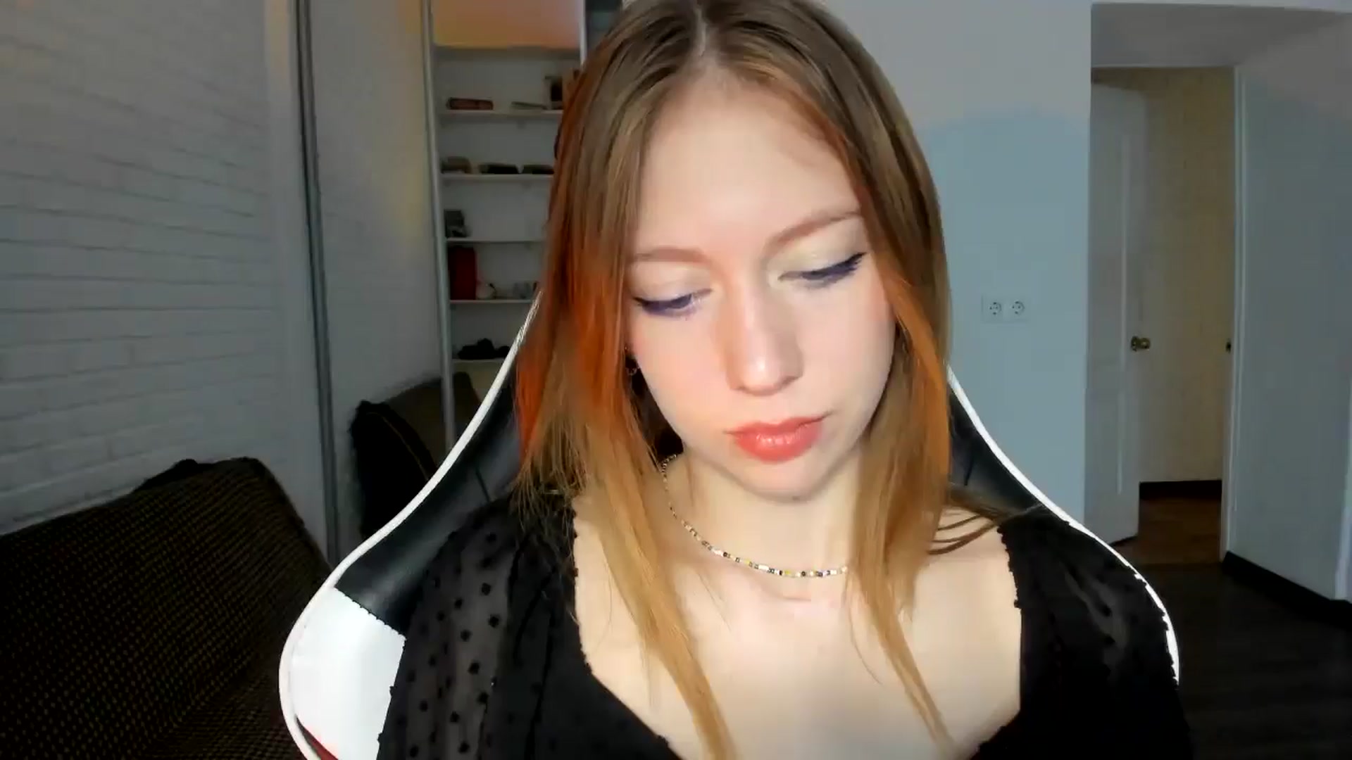 Gallery image thumbnail from RoboSasha's myfreecams stream on, 10/27/2024, 12:38 image 19 of 20